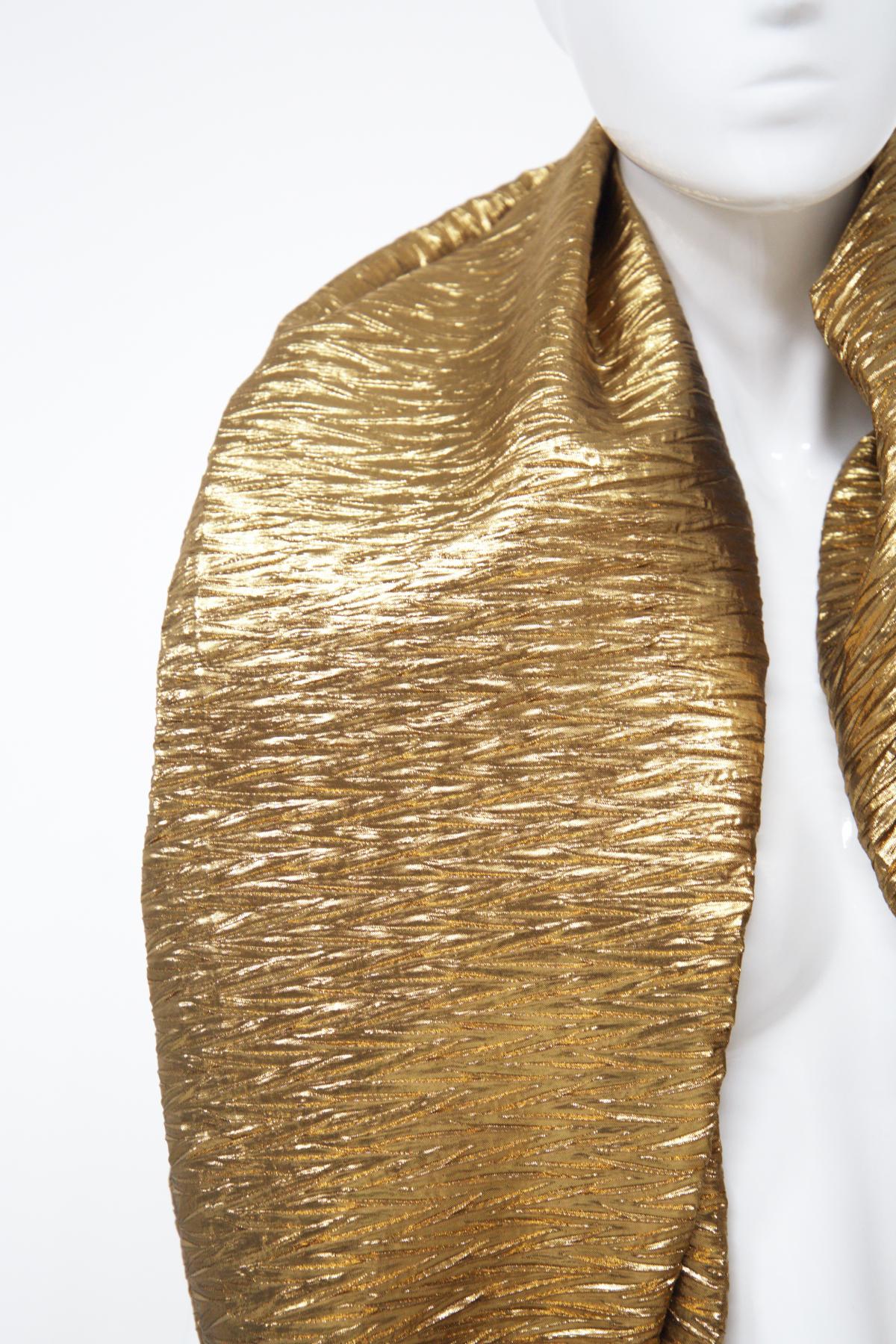 A wonderful and classic vintage silk stole designed in the 1990s, made in Italy.
The stole is made entirely of gold silk satin, very elegant and precious.
The stole is long enough to create any composition you want on your dress. The weave is not