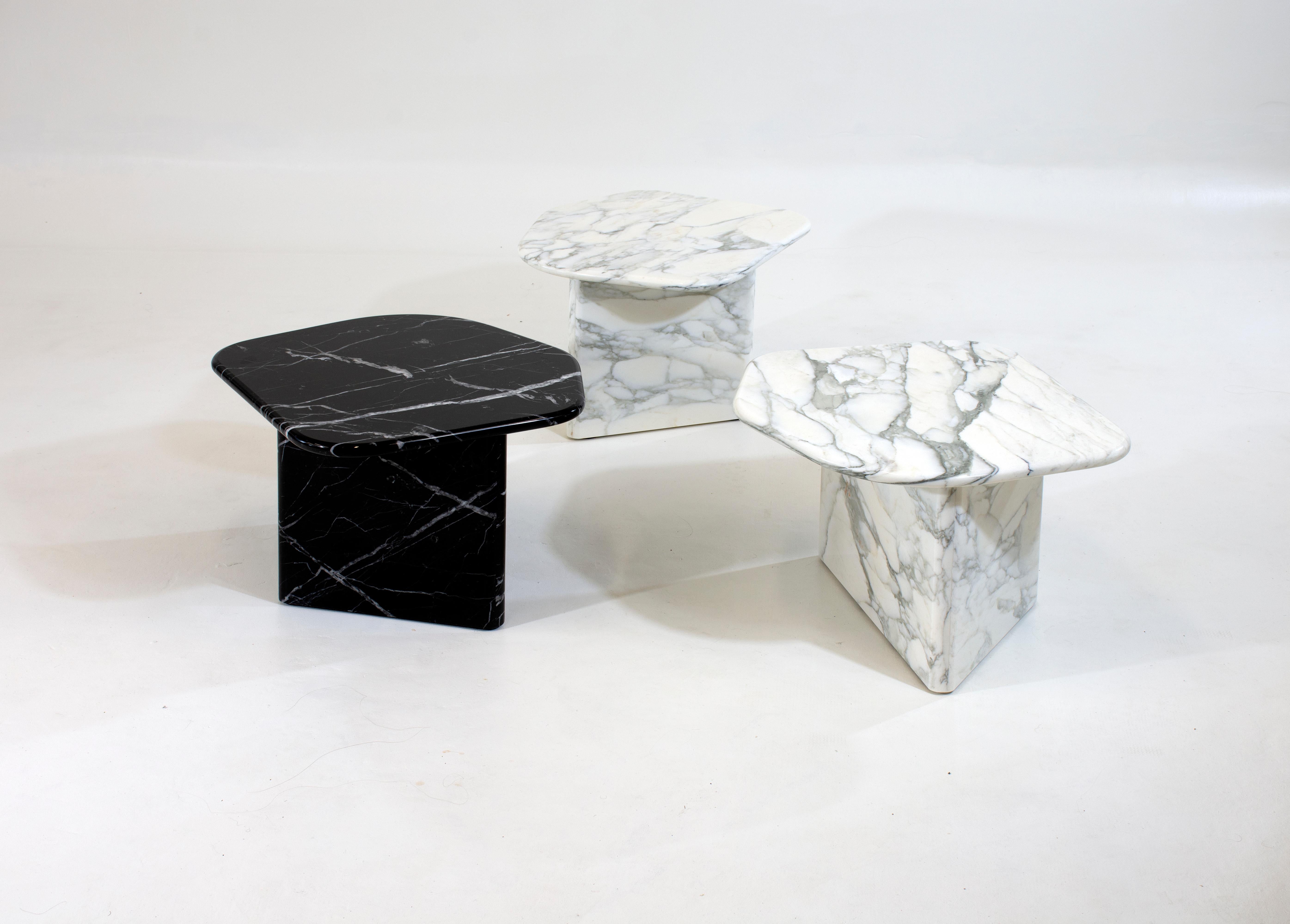 Modern Claste Single Memory  Table in Marquina Marble For Sale