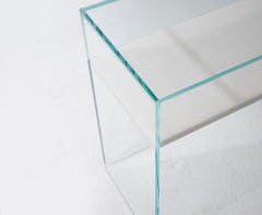 Claste to Float von Grace Konsole in Ultra Clear Glas mit Carrara Gioa Weiß