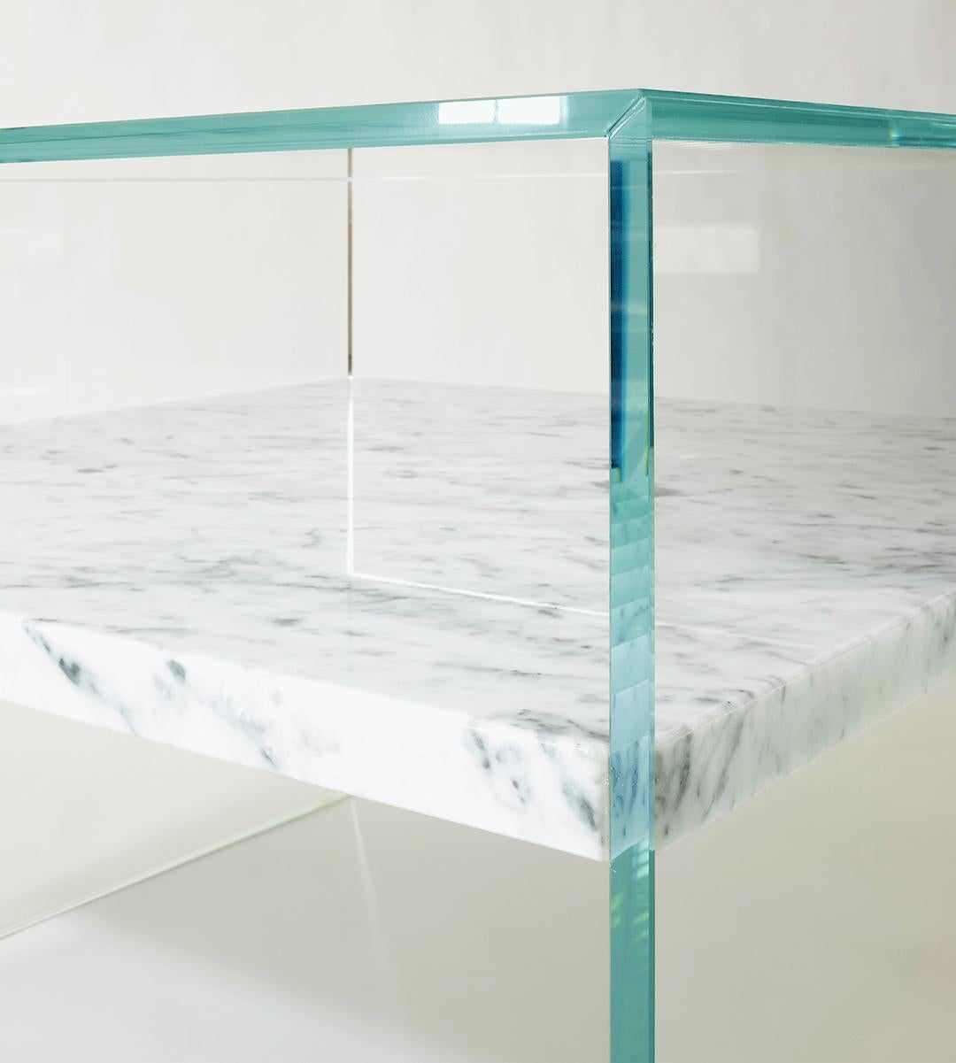 Modern Claste to Float Within Side Table in Ultra Clear Glass and Cararra Gioa For Sale