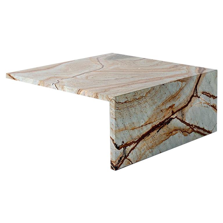 Petite table basse Two Sides of Solitude de Claste en marbre Blue Mare