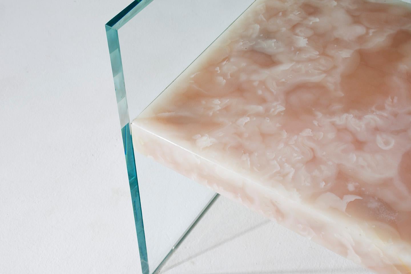 Canadese Panchina Claste Where We First Met in vetro ultra chiaro con lastra di marmo rosa onice in vendita