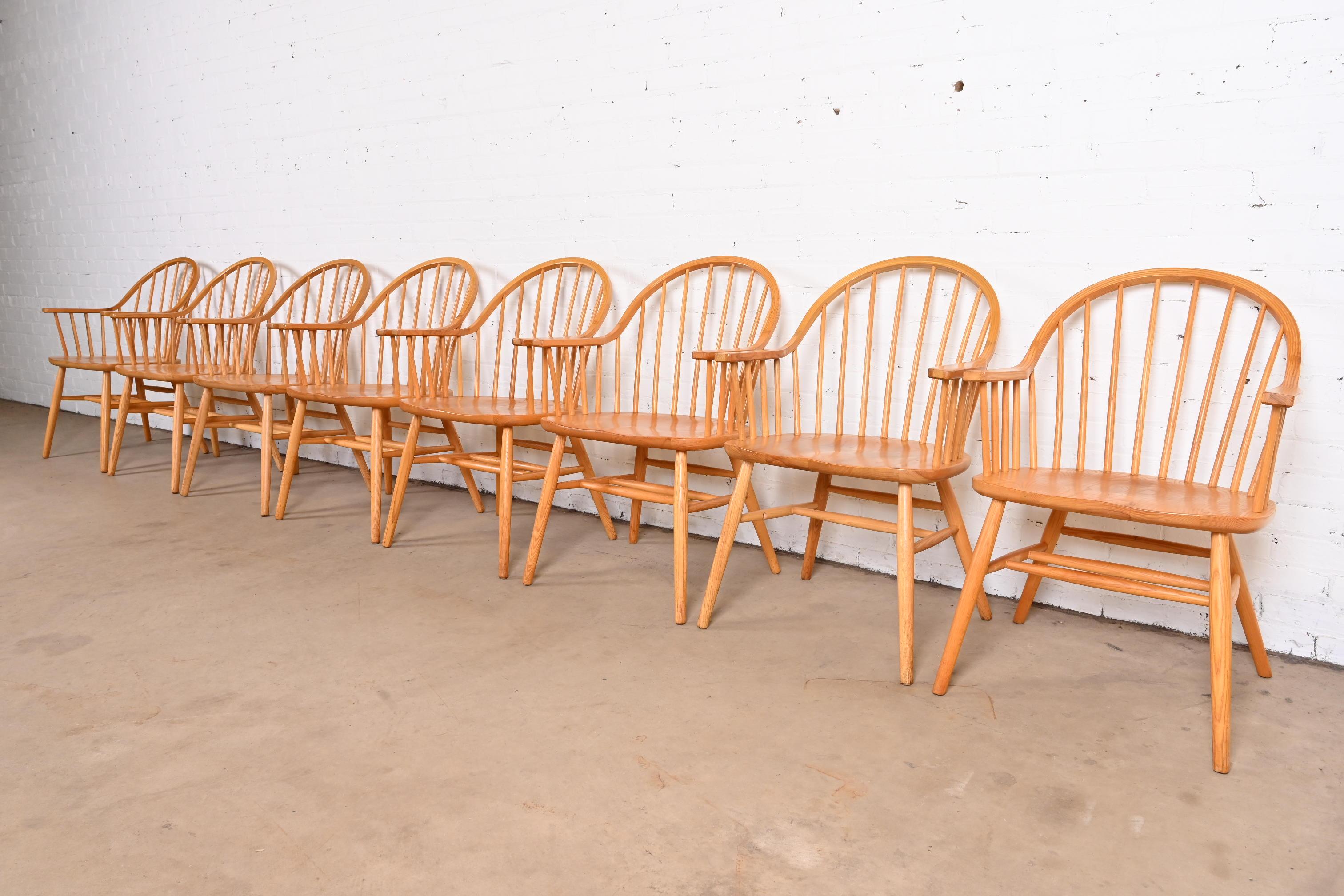 Claud Bunyard for Nichols & Stone American Windsor Oak Dining Armchairs, Eight In Good Condition In South Bend, IN