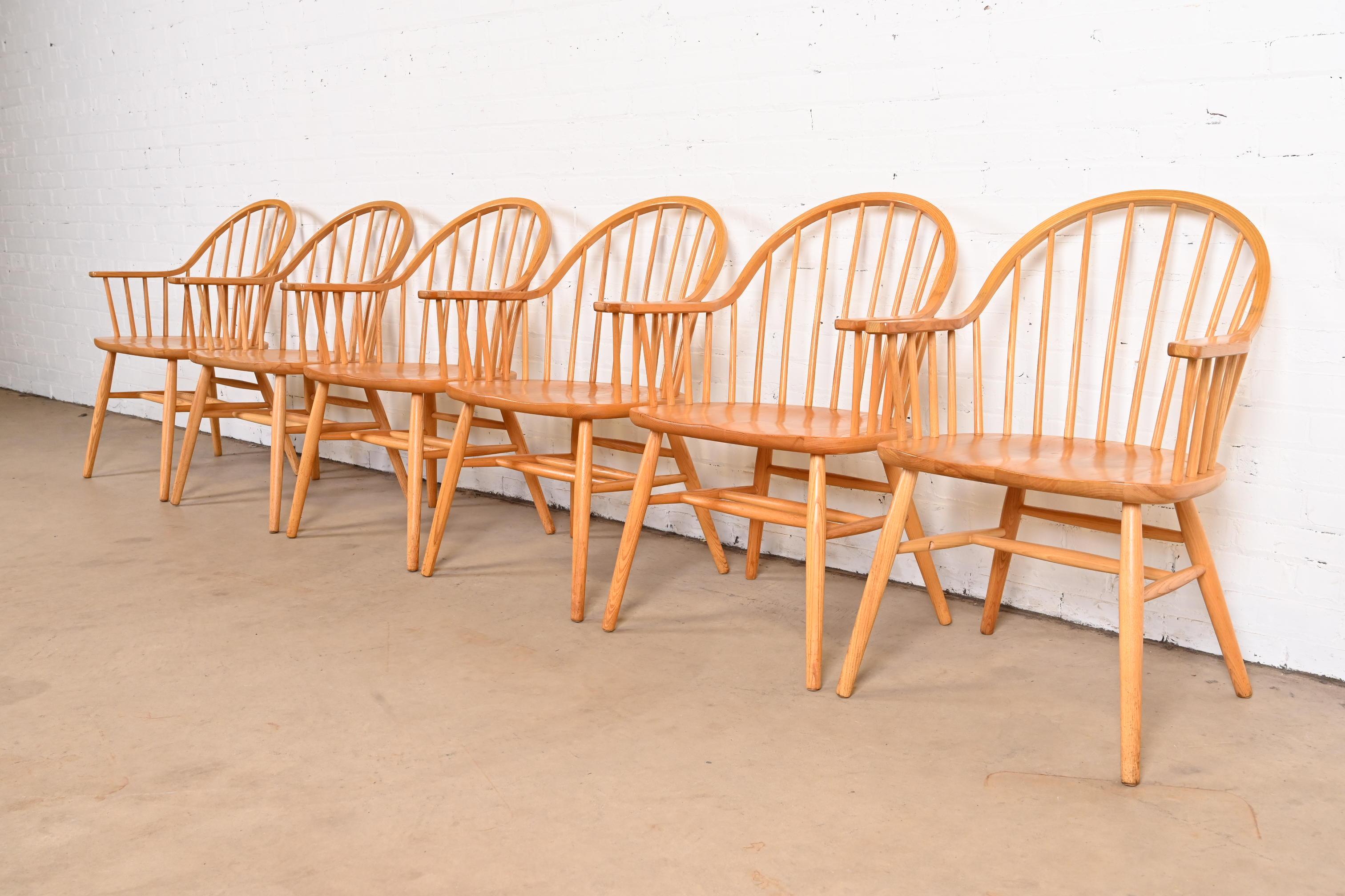 Claud Bunyard for Nichols & Stone American Windsor Oak Dining Armchairs, Six In Good Condition For Sale In South Bend, IN