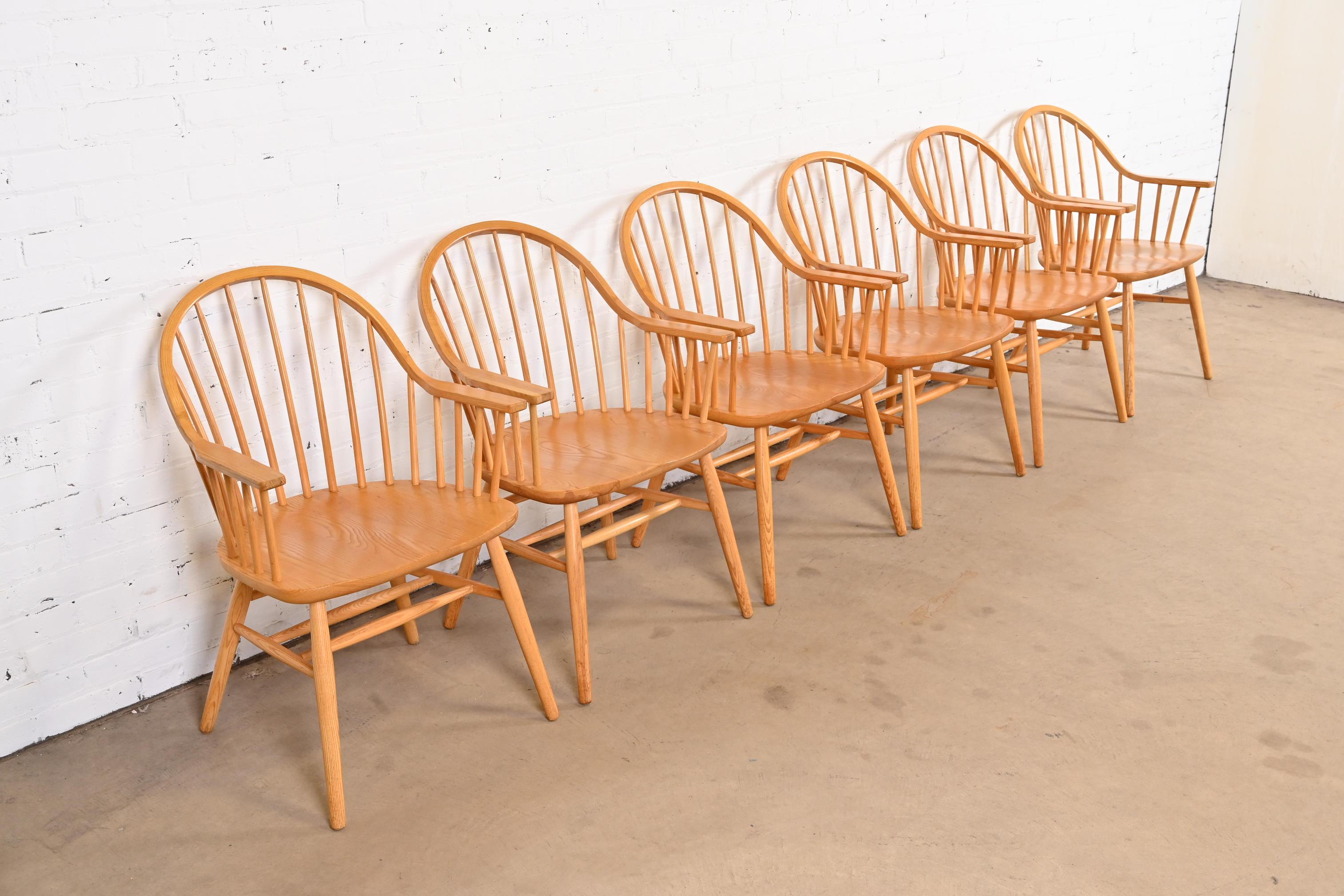 Fin du 20e siècle Six fauteuils de salle à manger en chêne Windsor américain de Claud Bunyard pour Nichols & Stone en vente