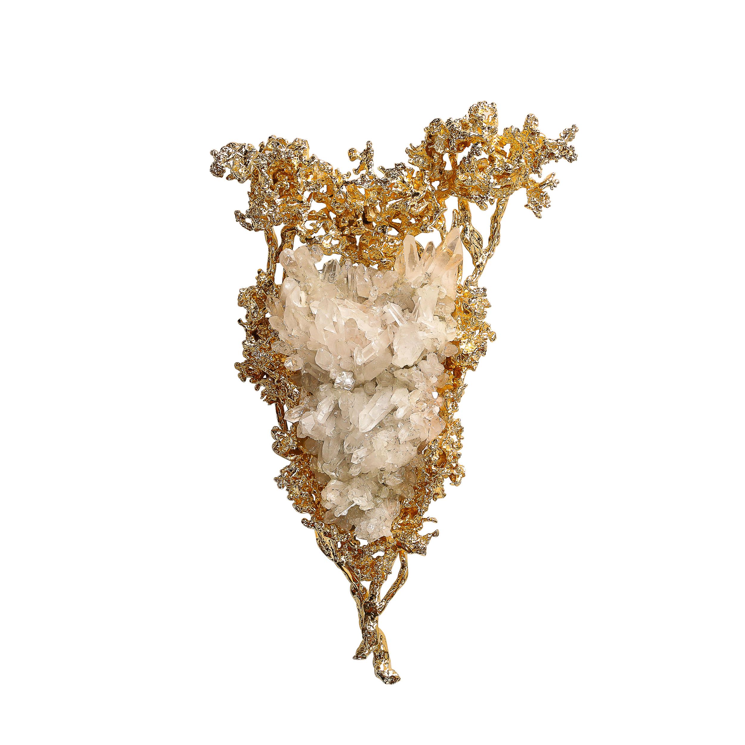Questa splendida e sofisticata coppia di appliques moderniste è stata realizzata dal celebre artista francese Claude Boeltz. Sono caratterizzate da forme organiche grafiche - che richiamano forme oceaniche e terrestri, dal corallo ai rami degli