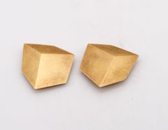 Geometrische Trompe-l'Oeil-Ohrringe von Claude Chavent Paris aus 18 Karat Gelbgold