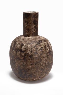 Claude Conover Vaso in gres ceramico firmato "Comitan" Decorazioni iscritte