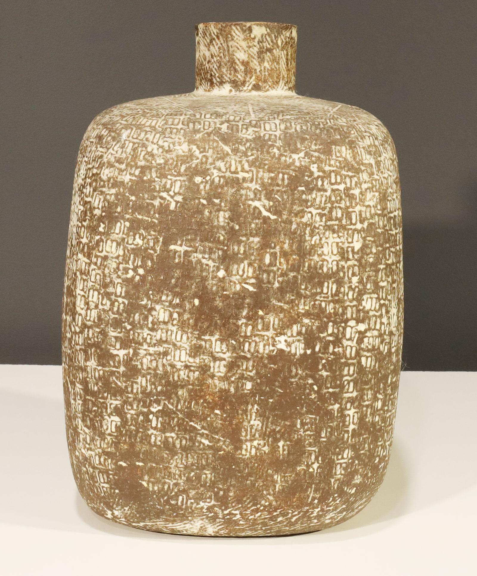 Un grande vaso in ceramica di Claude Conover (americano 1907-1994) intitolato 