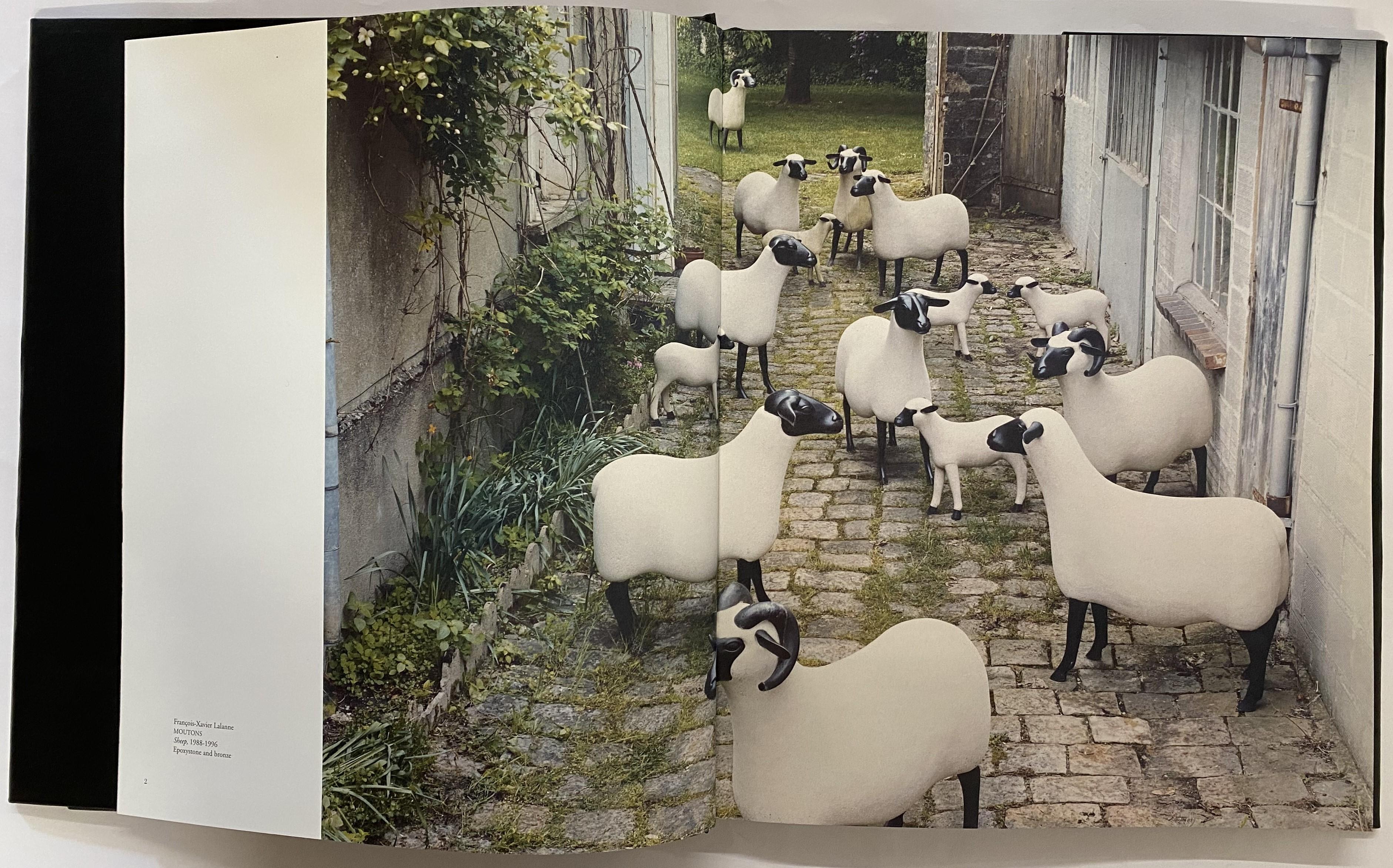 Saggi di Peters Berge, Peter Marino e Reed Krakoff
Prima edizione dichiarata di un libro molto raro sugli scultori Claude e Francois-Xavier Lalanne. Splendidamente prodotto e pubblicato da Reed Krakoff , Paul Kamsin e Ben Brown per una mostra che si