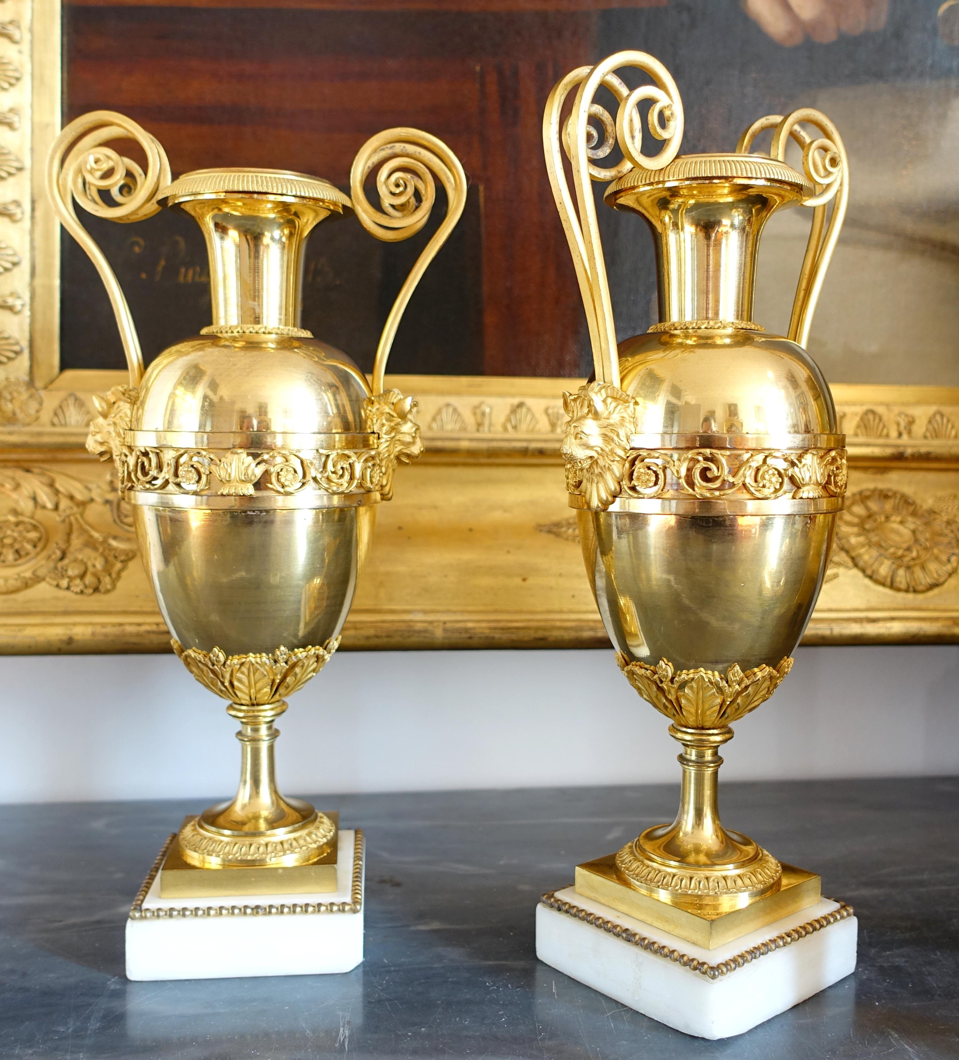 Claude Galle - Pair of Directoire ormolu urns circa 1800 For Sale 3