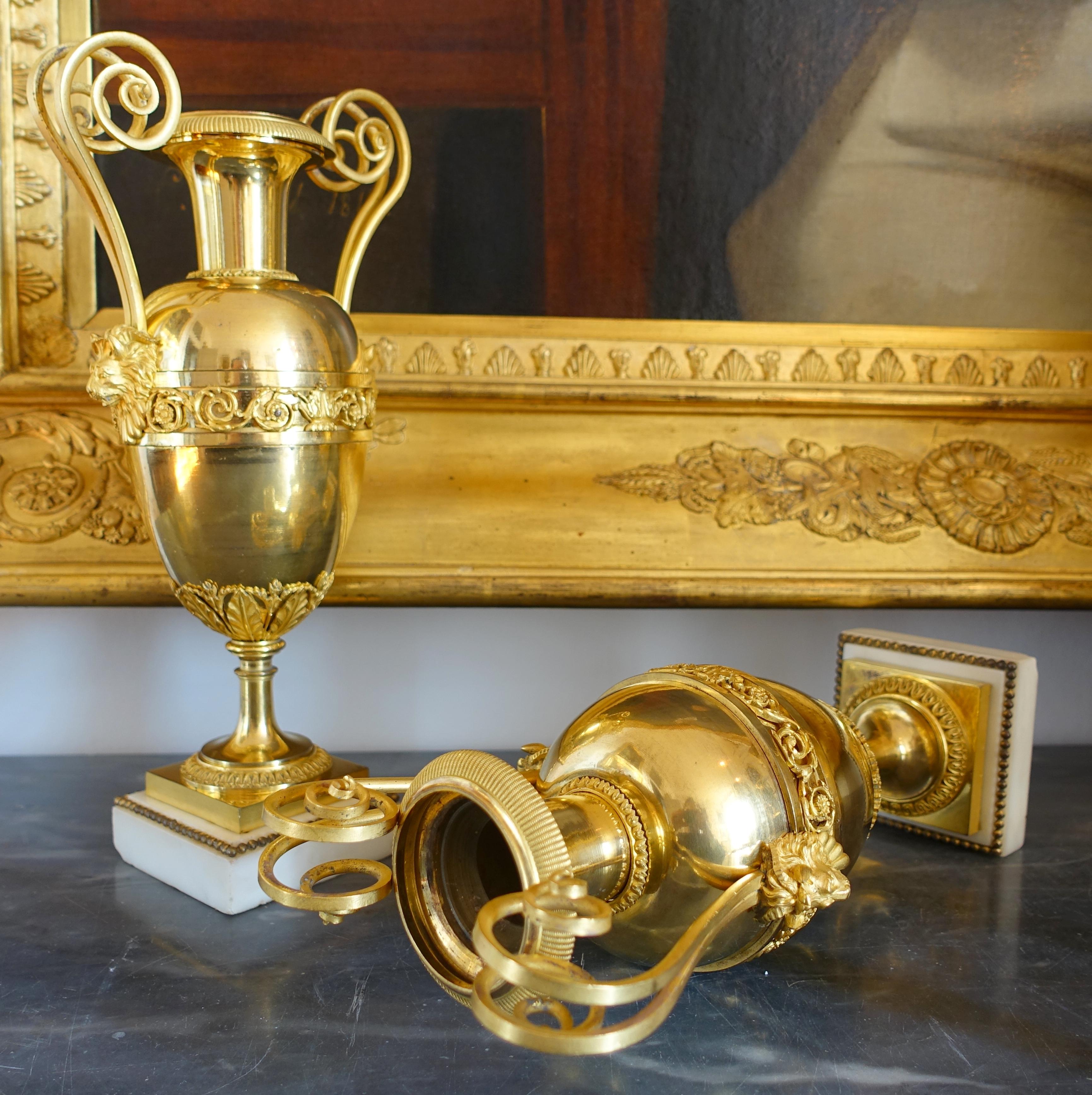 Claude Galle - Pair of Directoire ormolu urns circa 1800 For Sale 4