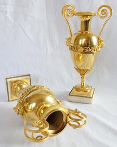 Claude Galle - Pair of Directoire ormolu urns circa 1800