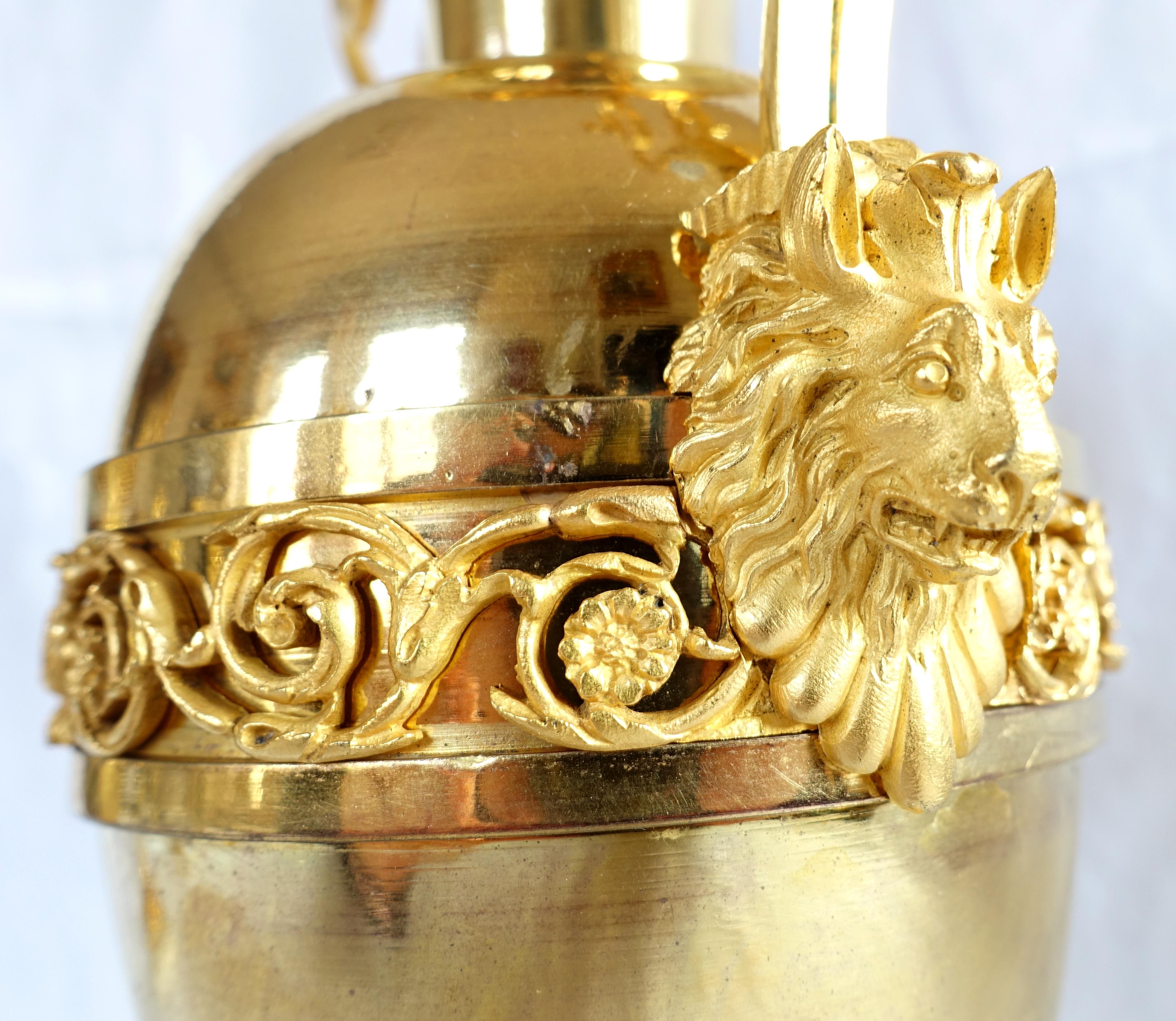 Claude Galle - Pair of Directoire ormolu urns circa 1800 In Good Condition For Sale In GRENOBLE, FR