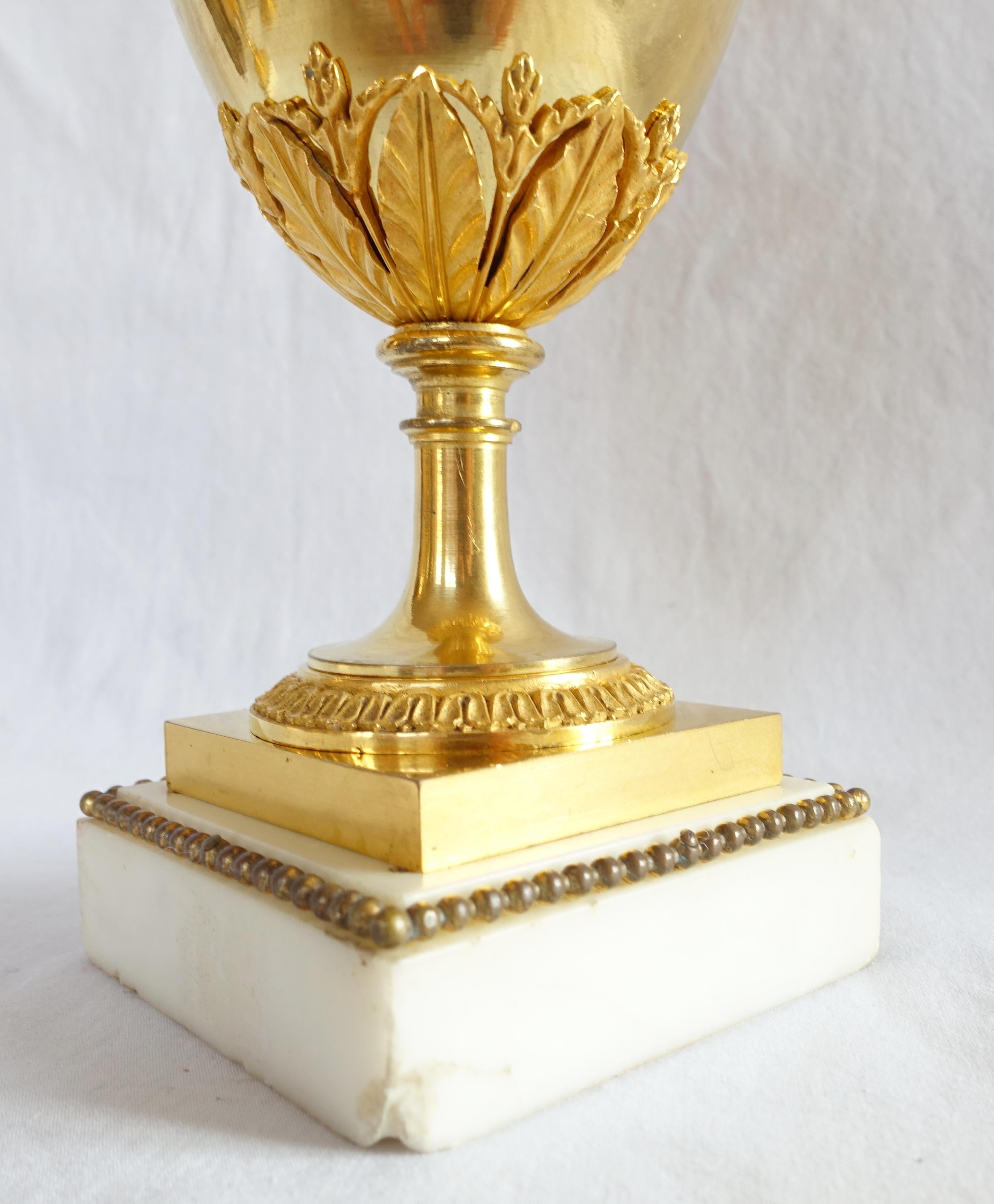 Ormolu Claude Galle - Pair of Directoire ormolu urns circa 1800 For Sale