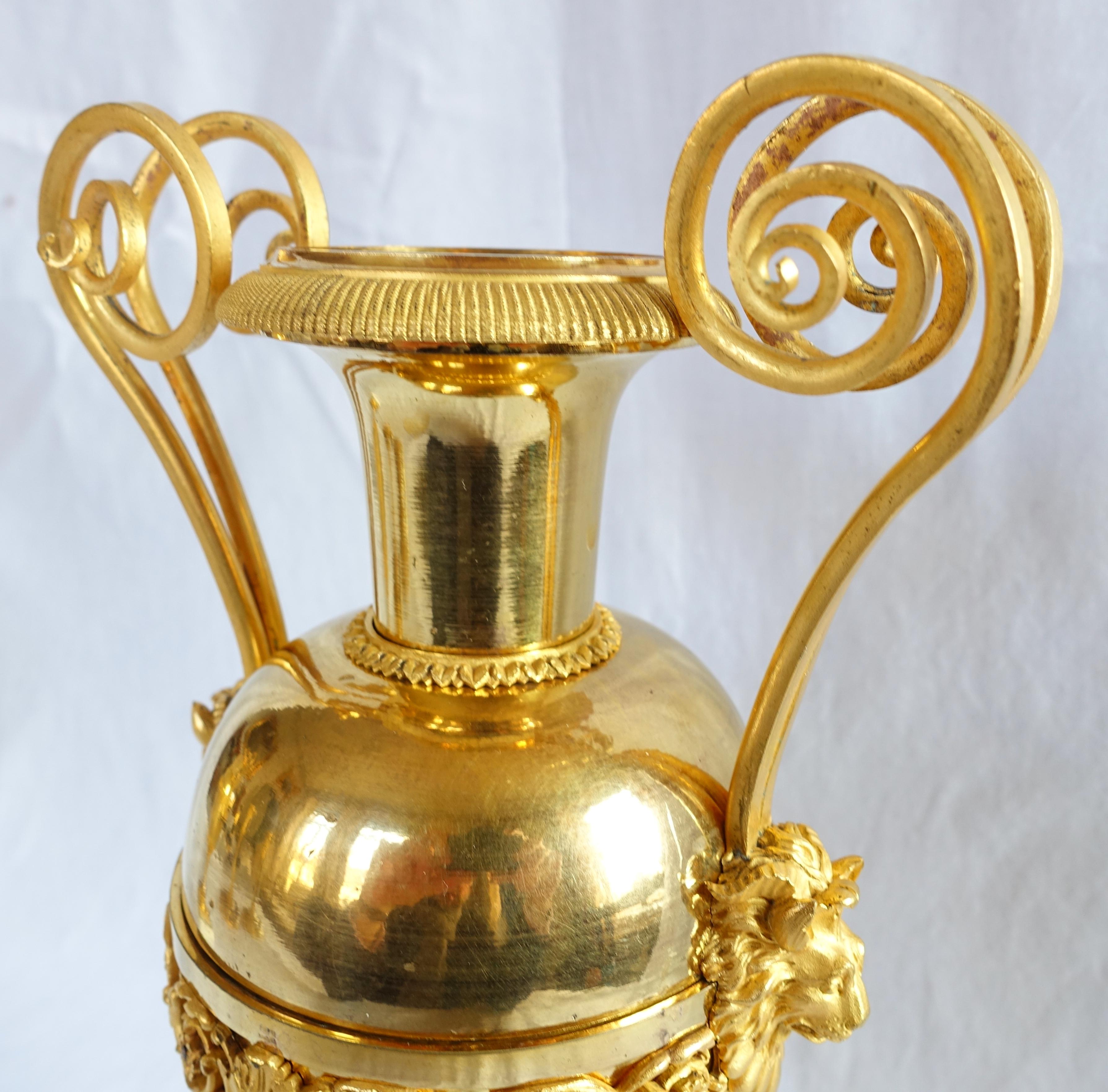 Claude Galle - Pair of Directoire ormolu urns circa 1800 For Sale 2