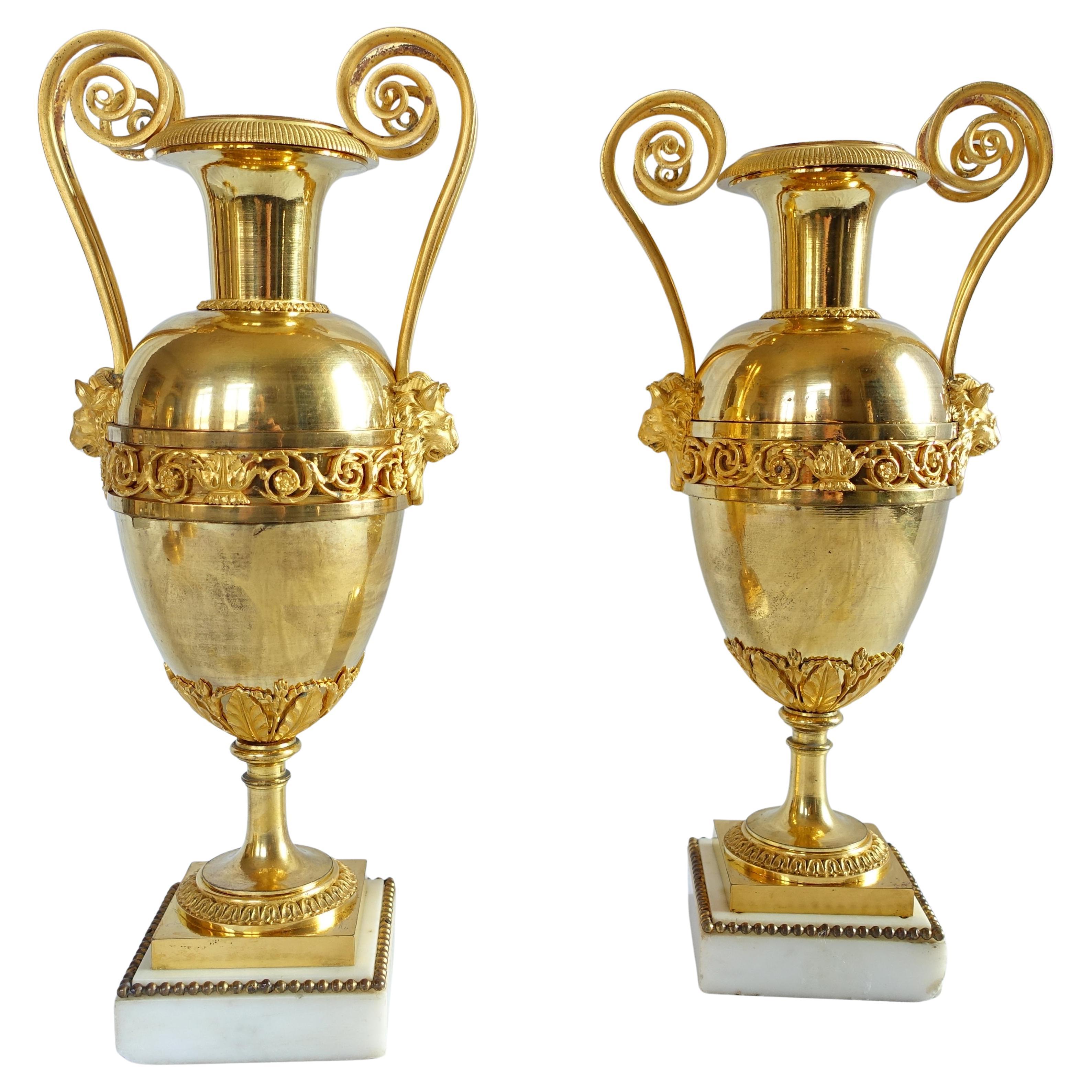 Claude Galle - Pair of Directoire ormolu urns circa 1800 For Sale