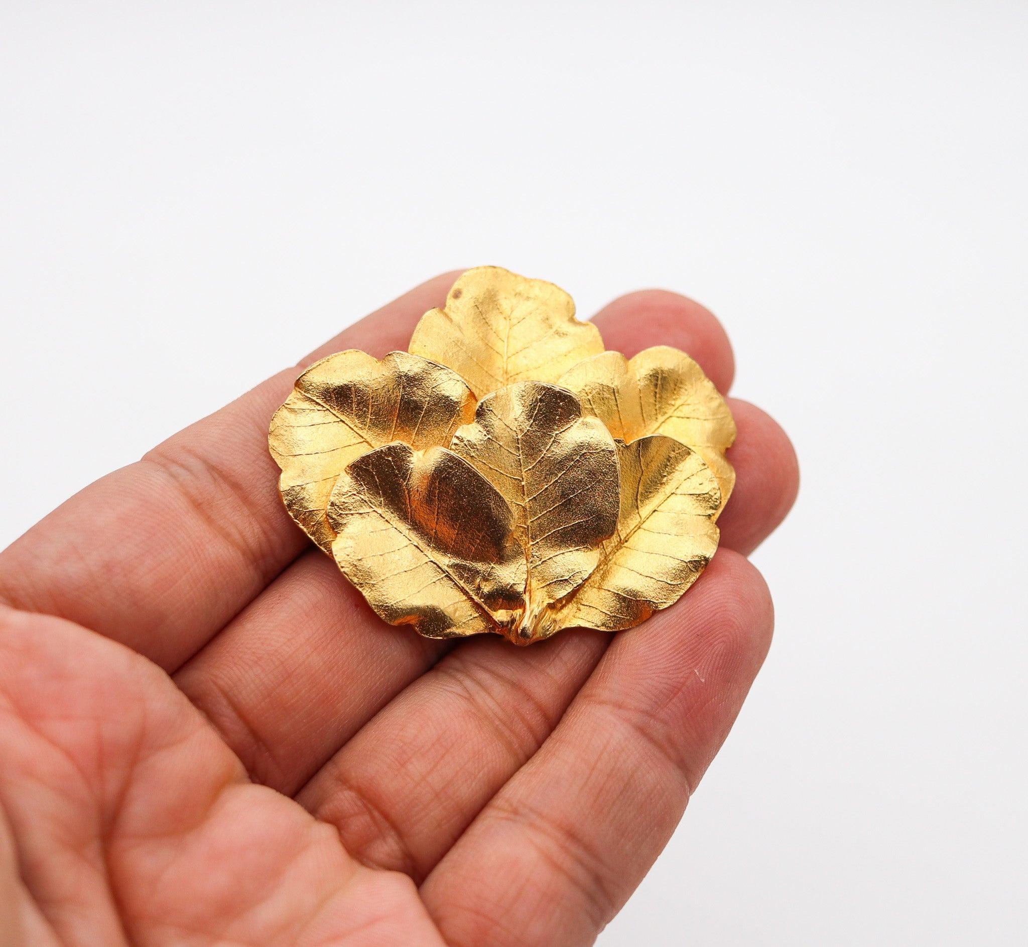 CLAUDE LALANNE For Zolotas Sculptural Laurel Leaves Pendant-Brooch In 18Kt Gold 5