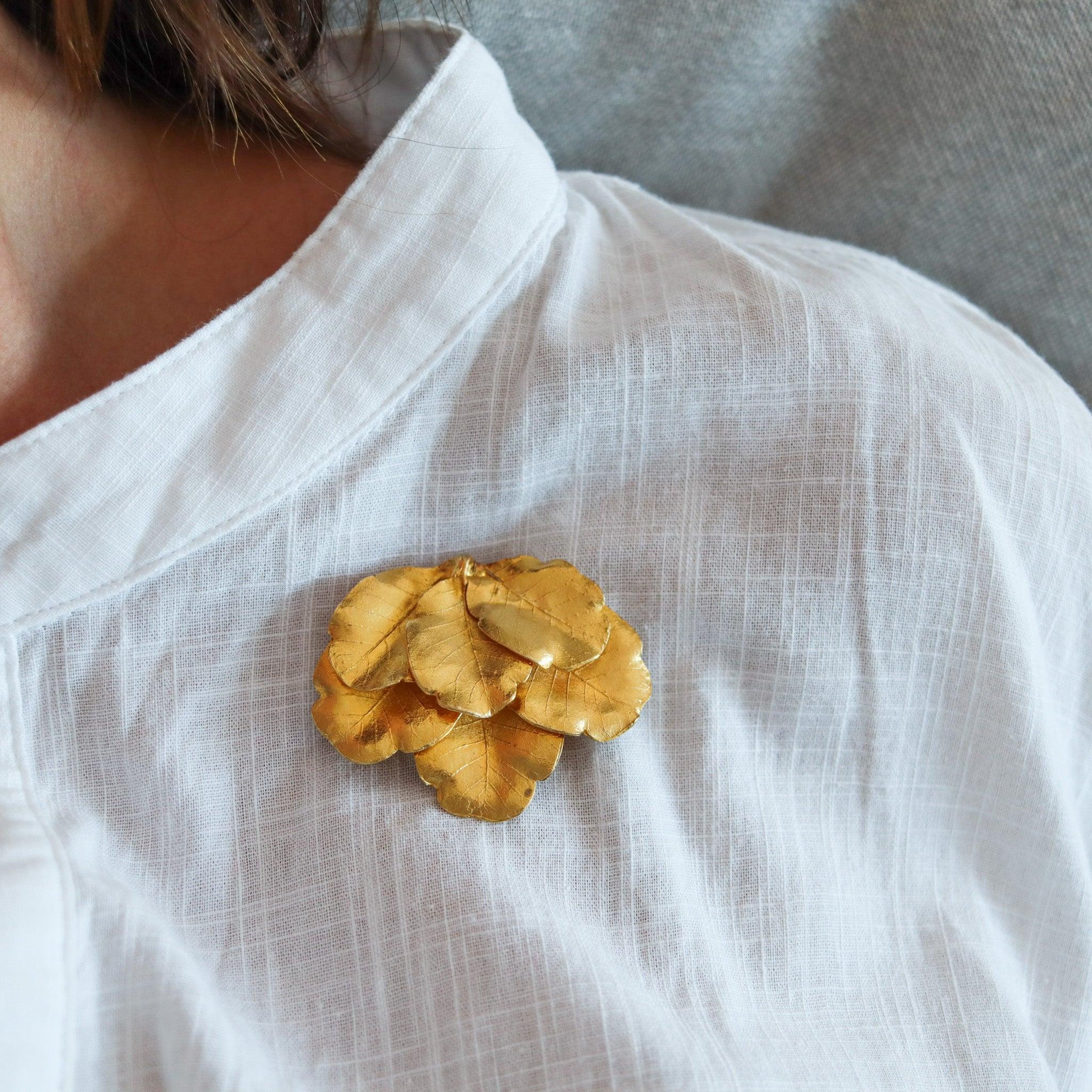 CLAUDE LALANNE For Zolotas Sculptural Laurel Leaves Pendant-Brooch In 18Kt Gold In Excellent Condition In Miami, FL