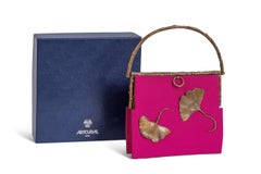 Claude Lalanne (Francia, 1925-2019) Raro bolso de seda rosa y ginkgo de bronce