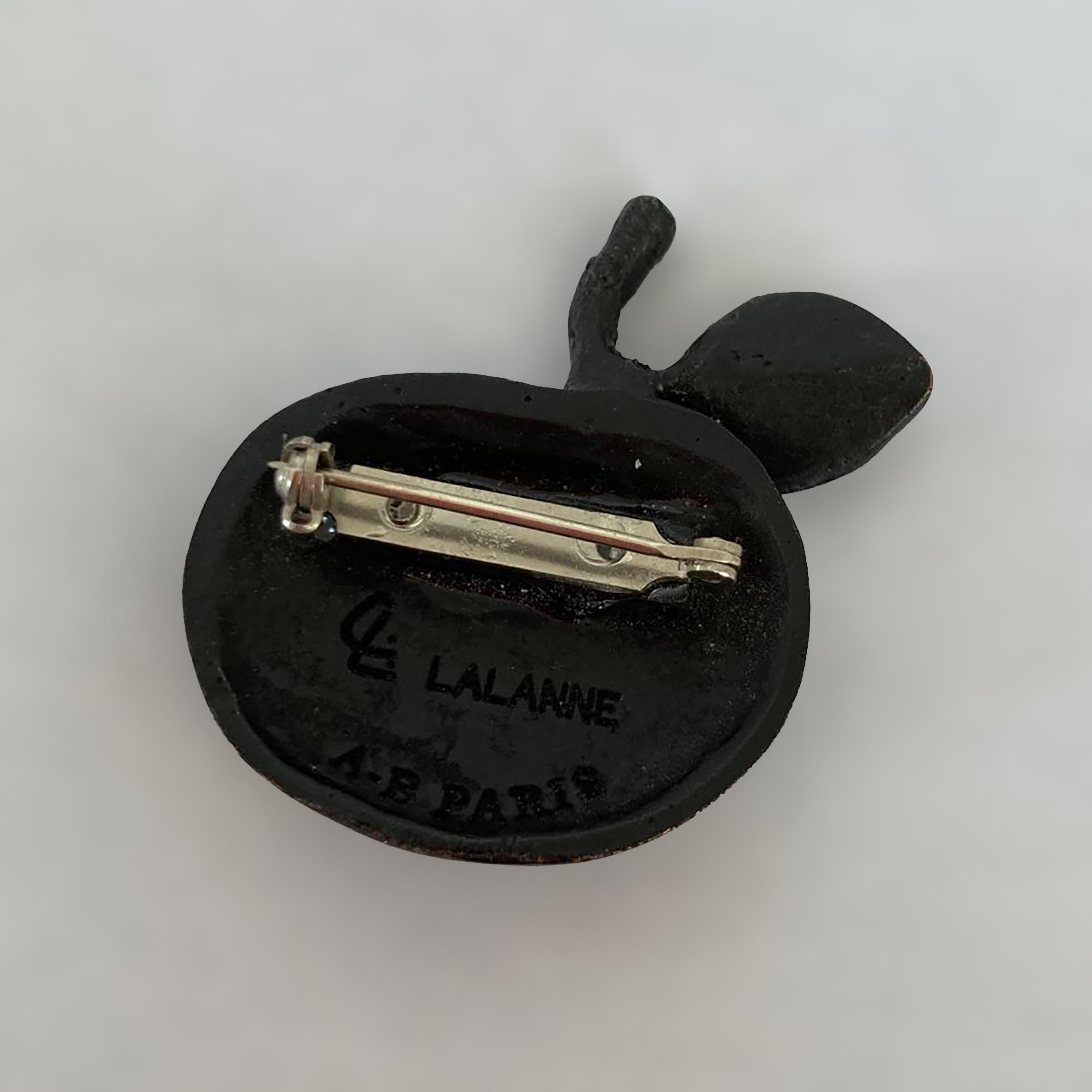Claude Lalanne, „Pomme Bouche“, Eine Bronzebrosche, Arthus-Bertrand, Paris (Moderne) im Angebot