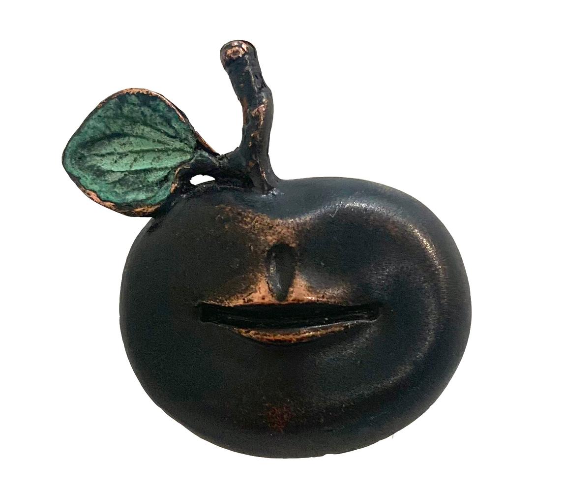 Pomme Bouche, Brooch, Claude Lalanne, French, Design, 1990's, Bronze, Jewels

Brooch Pomme Bouche
1990
Edition Arthus-bertrand, Paris
Bronze with a golden brown and green patina
4.5 x 4 cm
Monogrammed and signed with the editor's mark : C.L Lalanne