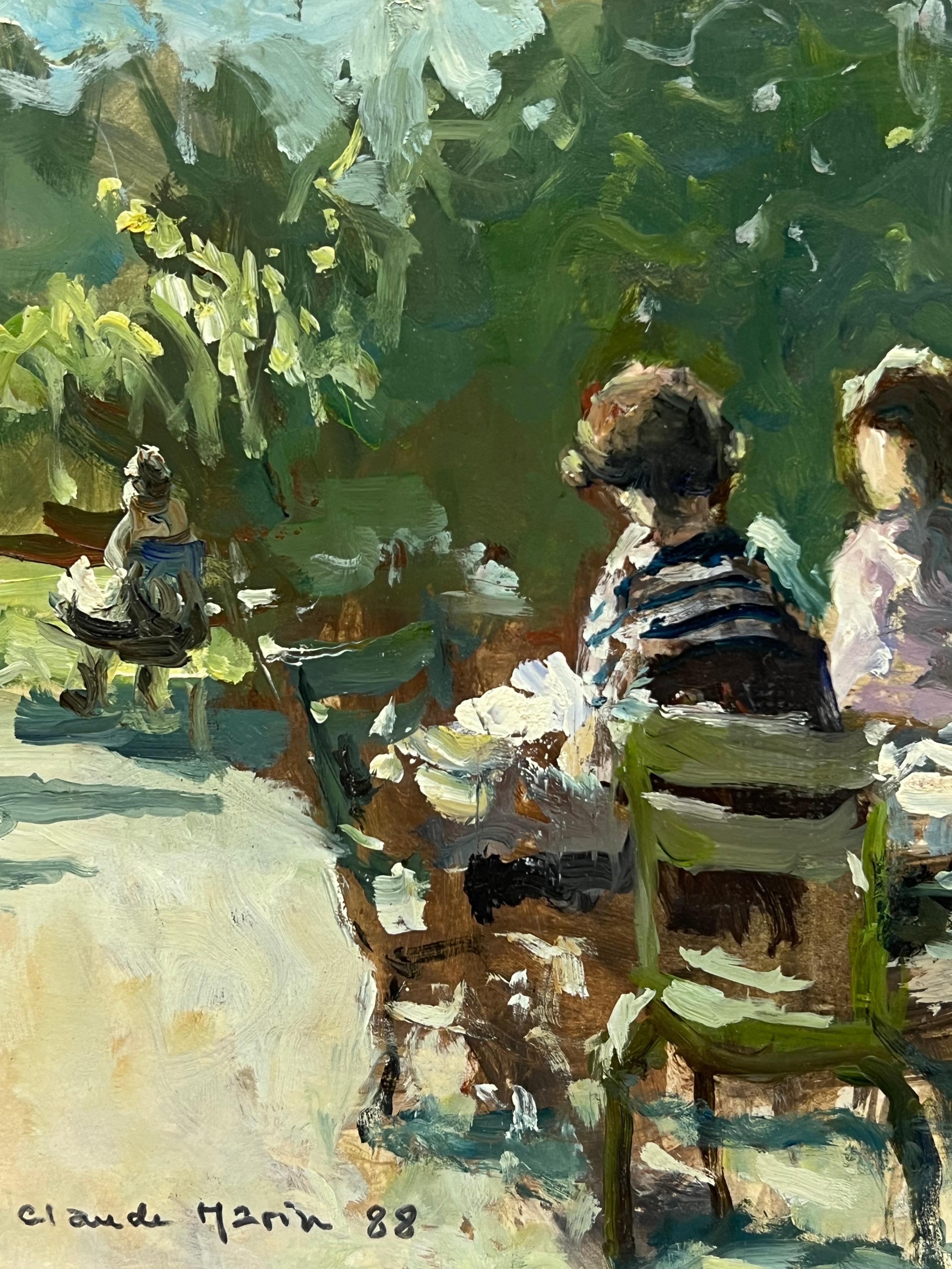 Figuras sentadas Parque parisino soleado Años 80 Óleo impresionista francés firmado - Landscape Painting Negro de Claude Marin
