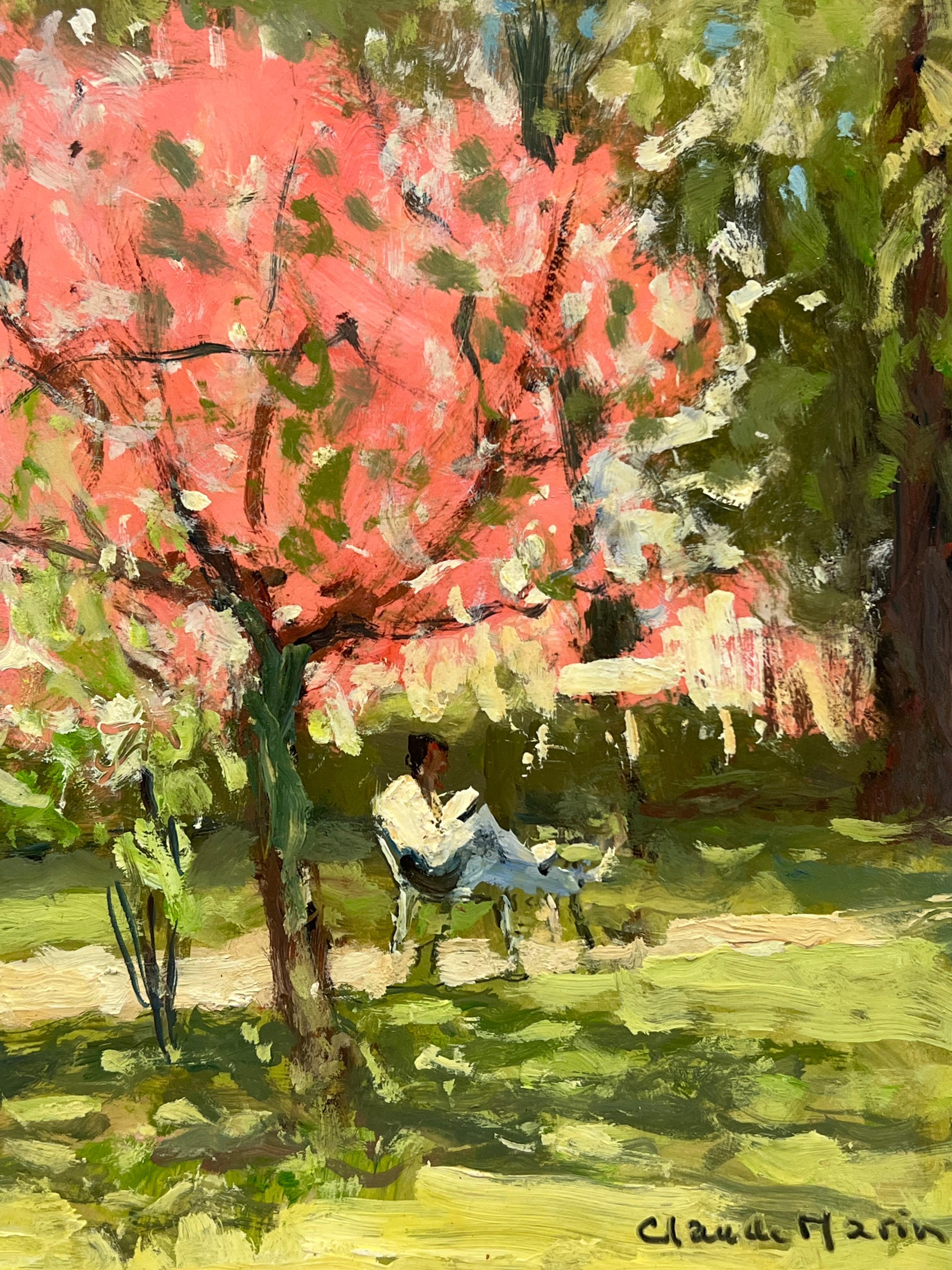 Alberi di fiori rosa Parco parigino Figura che legge Olio impressionista francese del 1980 - Landscape Painting Marrone di Claude Marin