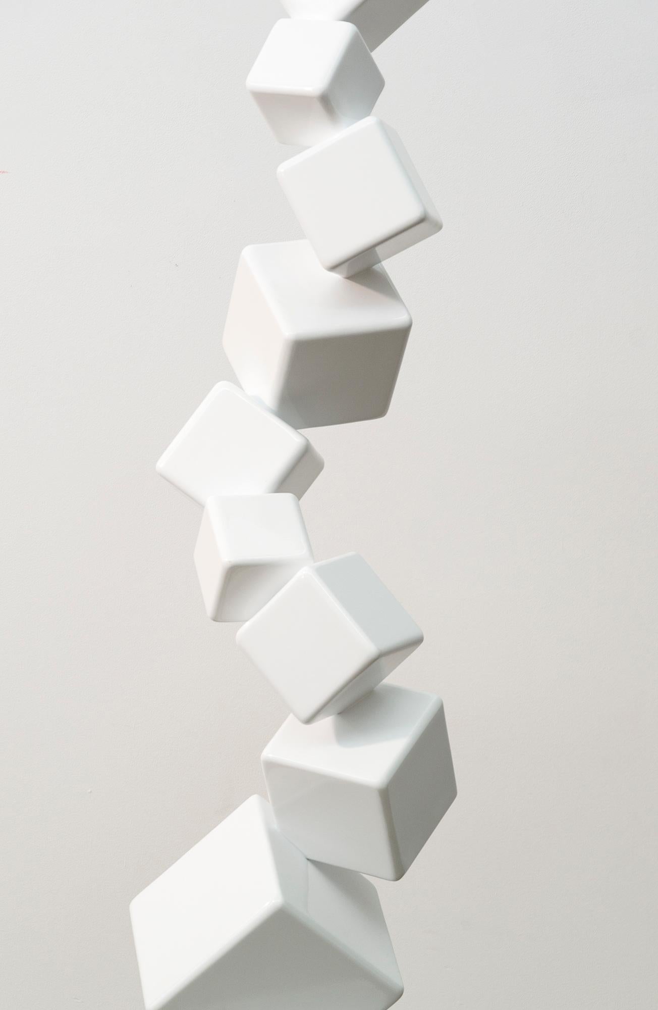 10 Cubes Blancs à la Seconde (10 Cubi Bianchi al Secondo) - scultura in acciaio in vendita 7