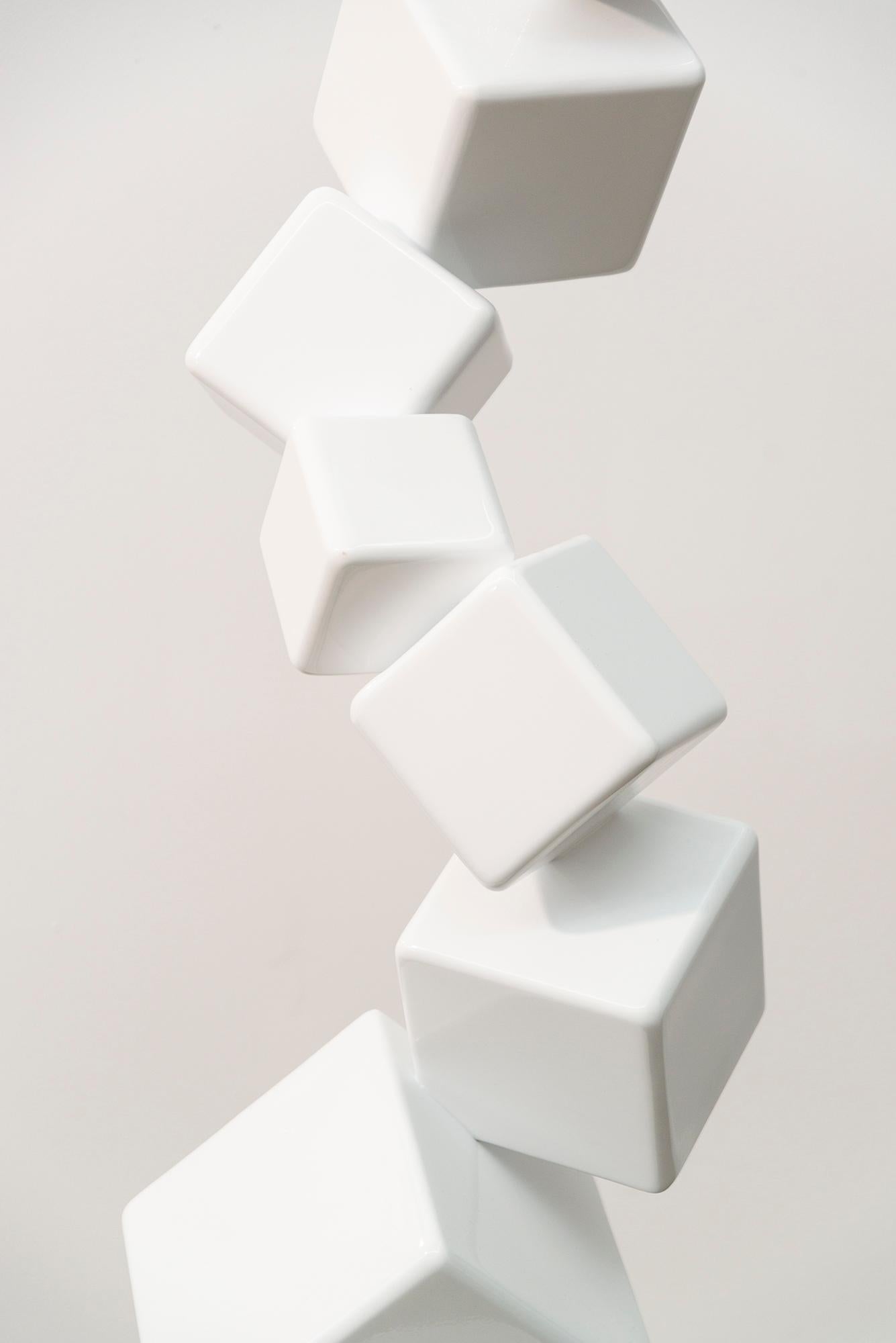 10 Cubes Blancs à la Seconde (10 Cubi Bianchi al Secondo) - scultura in acciaio - Sculpture Astratto di Claude Millette