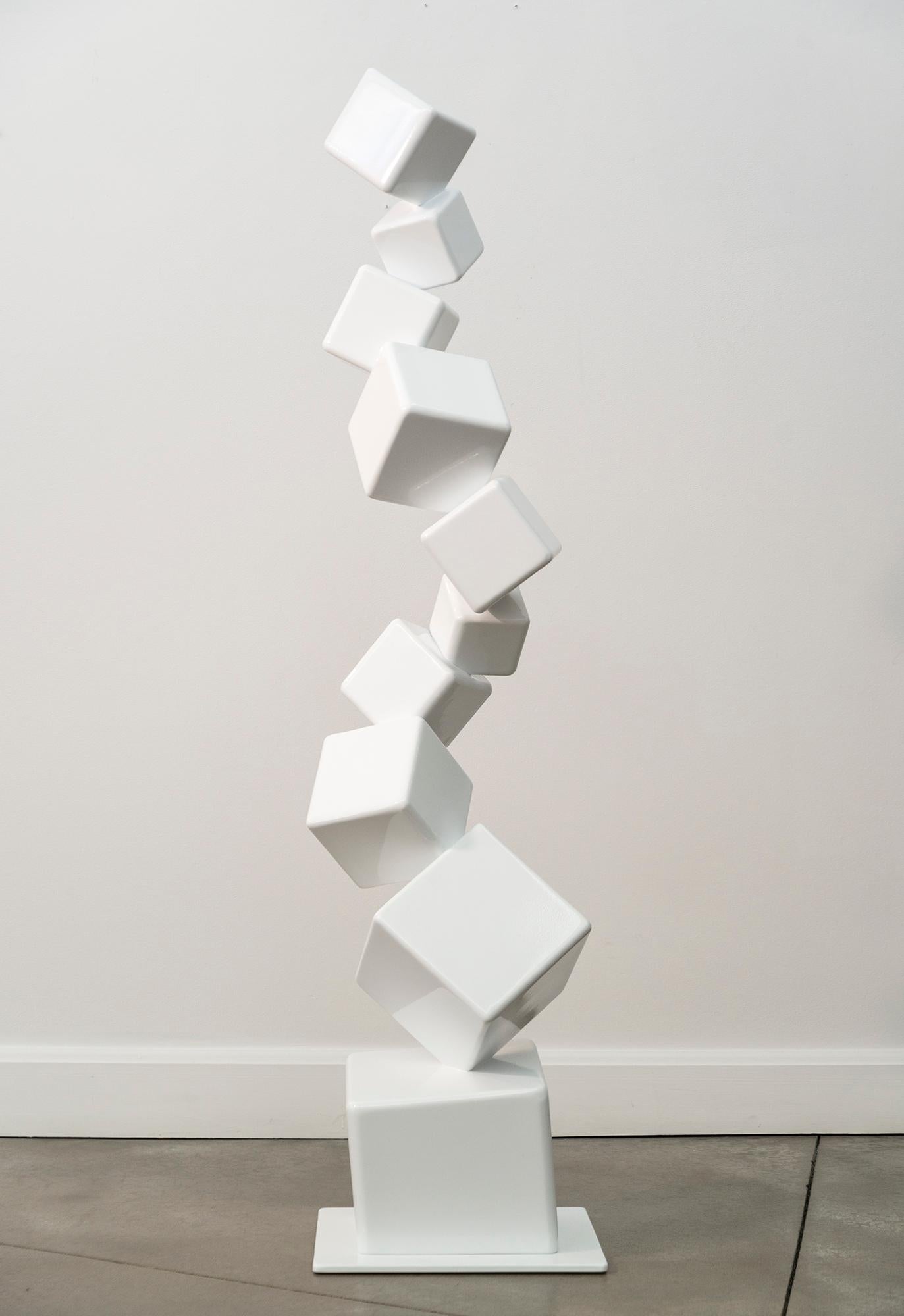 La forma geometrica in acciaio di questa scultura contemporanea per interni è rivestita di bianco brillante.
 
L'artista del Quebec Claude Millette ha ricevuto il plauso internazionale per le sue sorprendenti sculture moderne e minimaliste. Questo