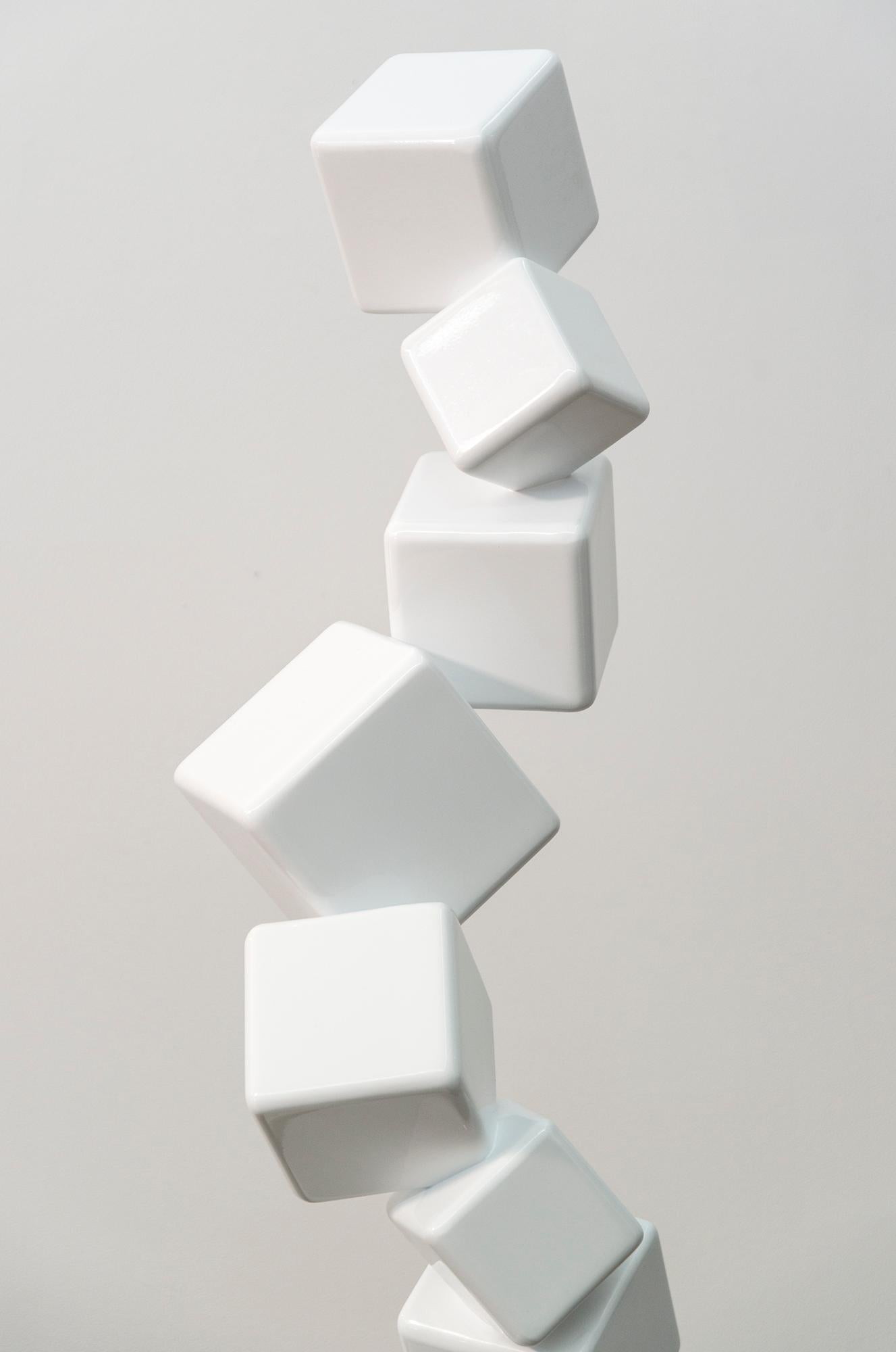 10 Cubes Blancs à la Seconde (10 Cubi Bianchi al Secondo) - scultura in acciaio in vendita 2