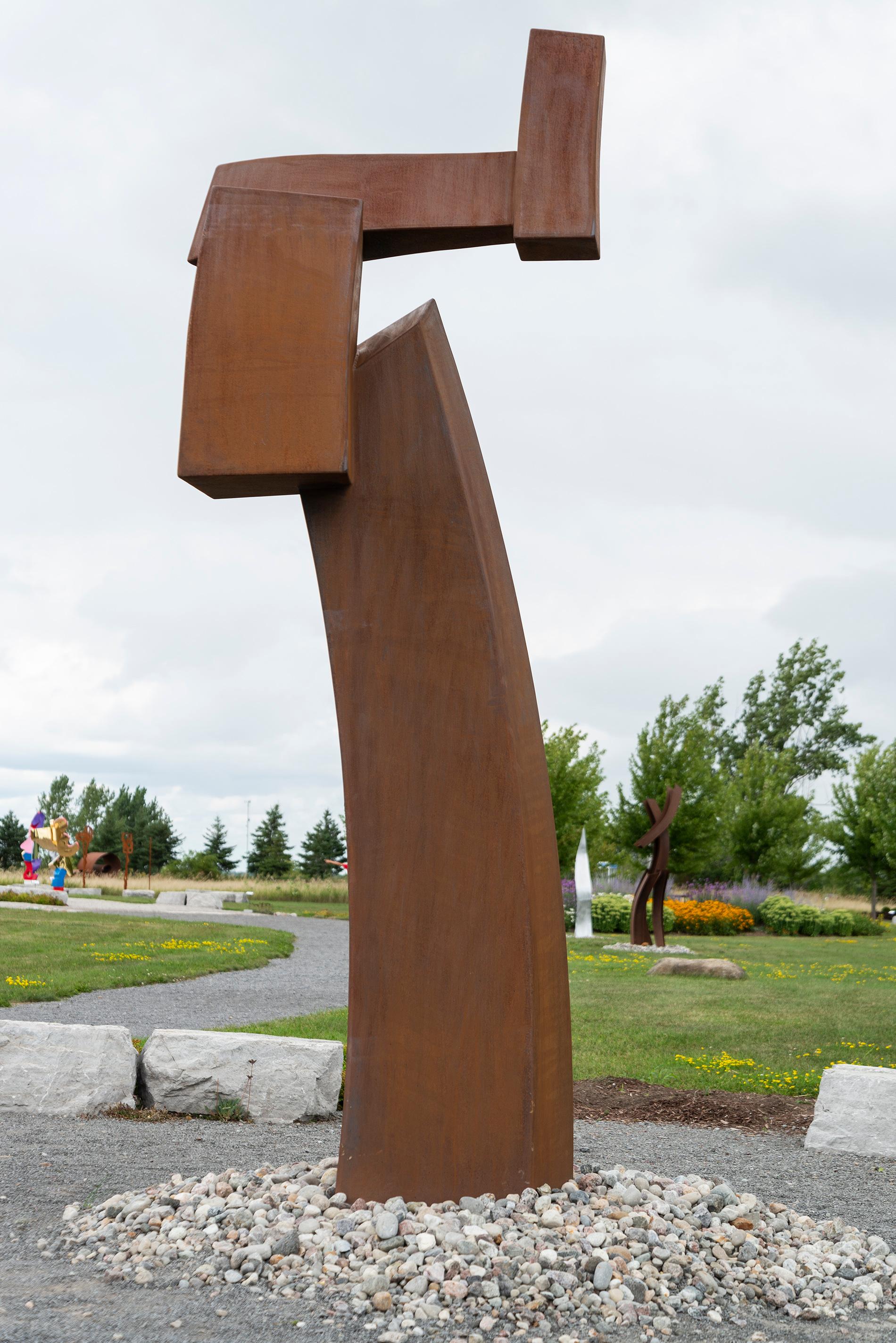 Corphéum XII - haute, grande, géométrique, abstraite, sculpture d'extérieur en acier Corten - Sculpture de Claude Millette