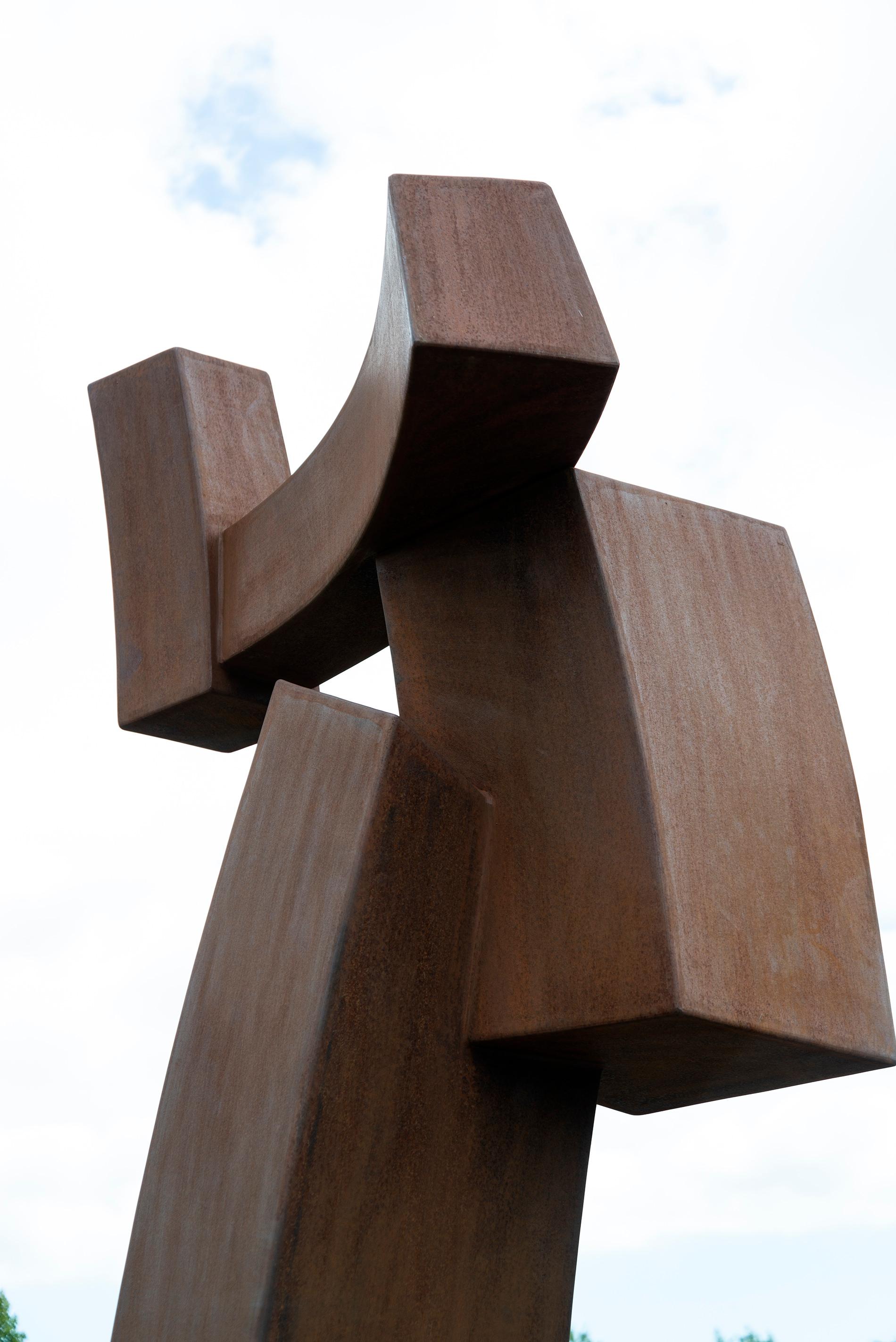 Corphéum XII - haute, grande, géométrique, abstraite, sculpture d'extérieur en acier Corten 3