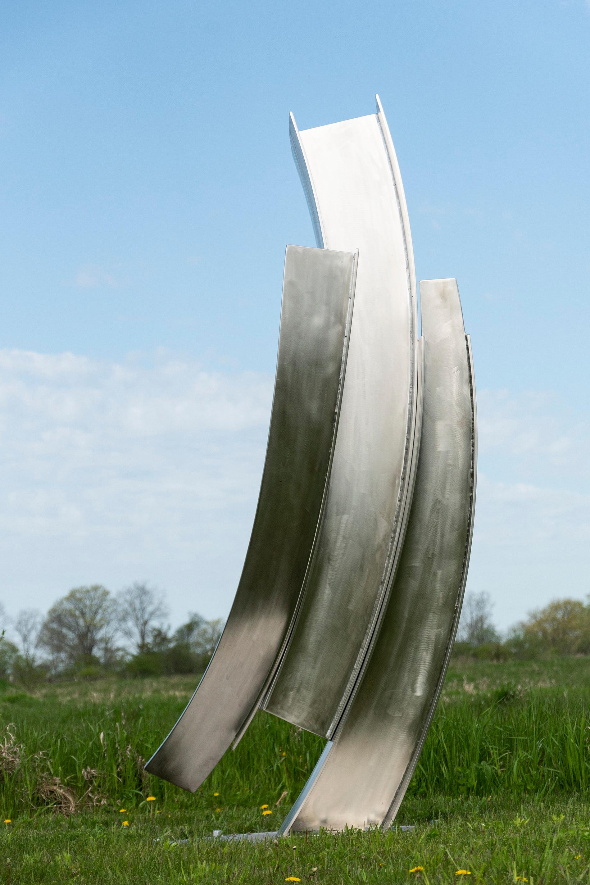 Grande sculpture d'extérieur en acier inoxydable Corpheum XIX, géométrique et abstraite - Sculpture de Claude Millette