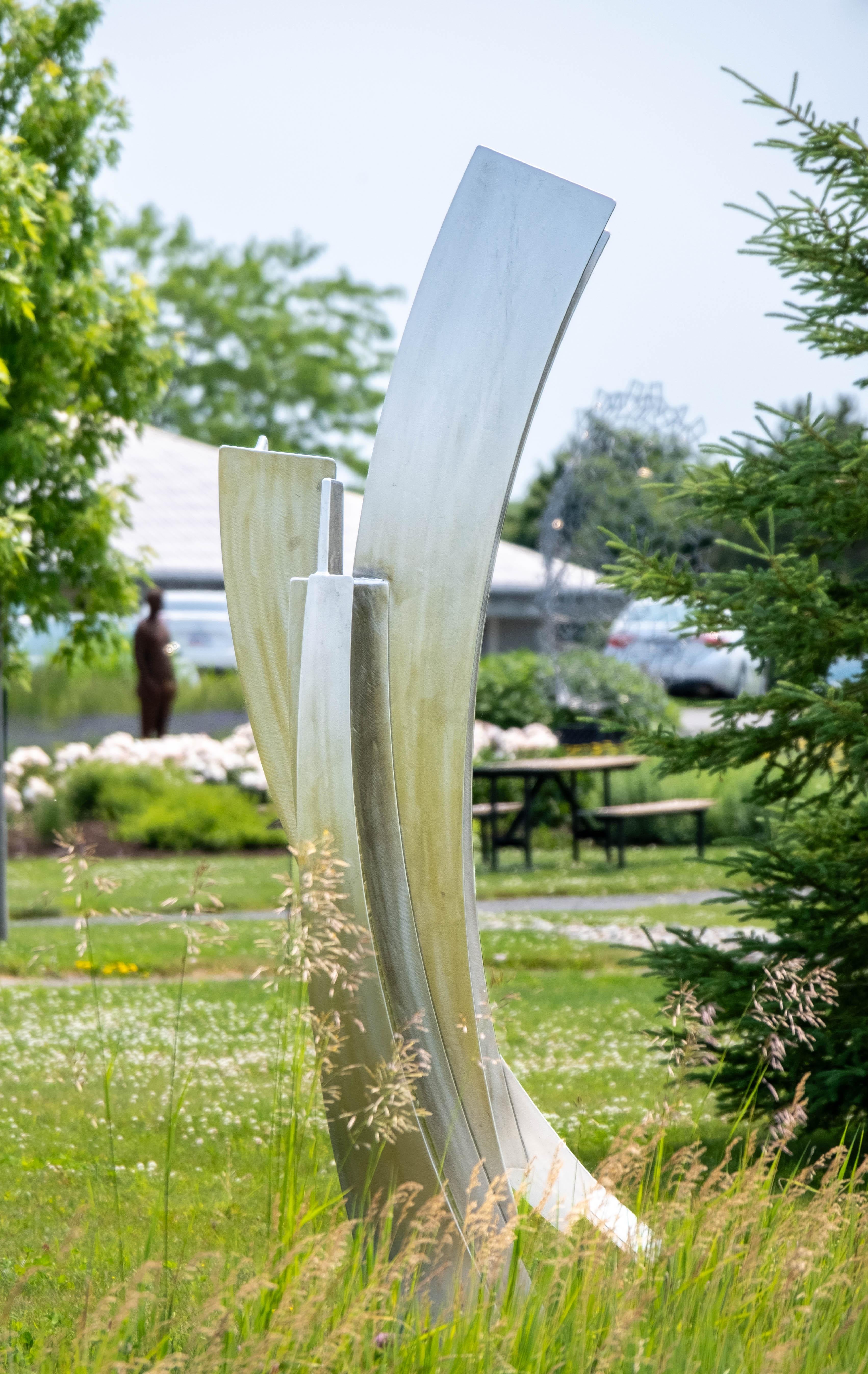 Grande sculpture d'extérieur en acier inoxydable Corpheum XIX, géométrique et abstraite en vente 1