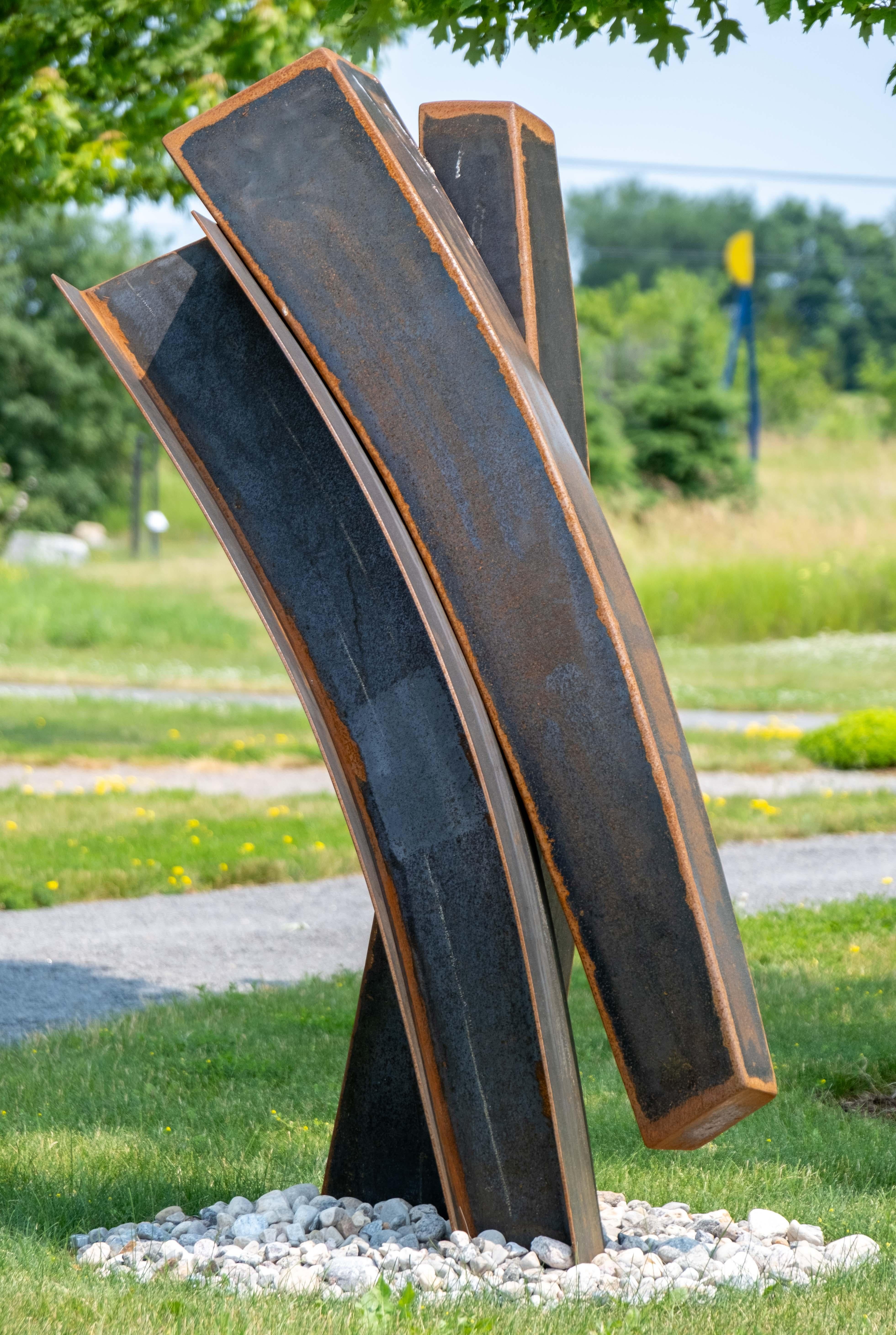 Corpheum XVII - escultura contemporánea abstracta geométrica de acero corten para exteriores - Abstract Sculpture Gris de Claude Millette