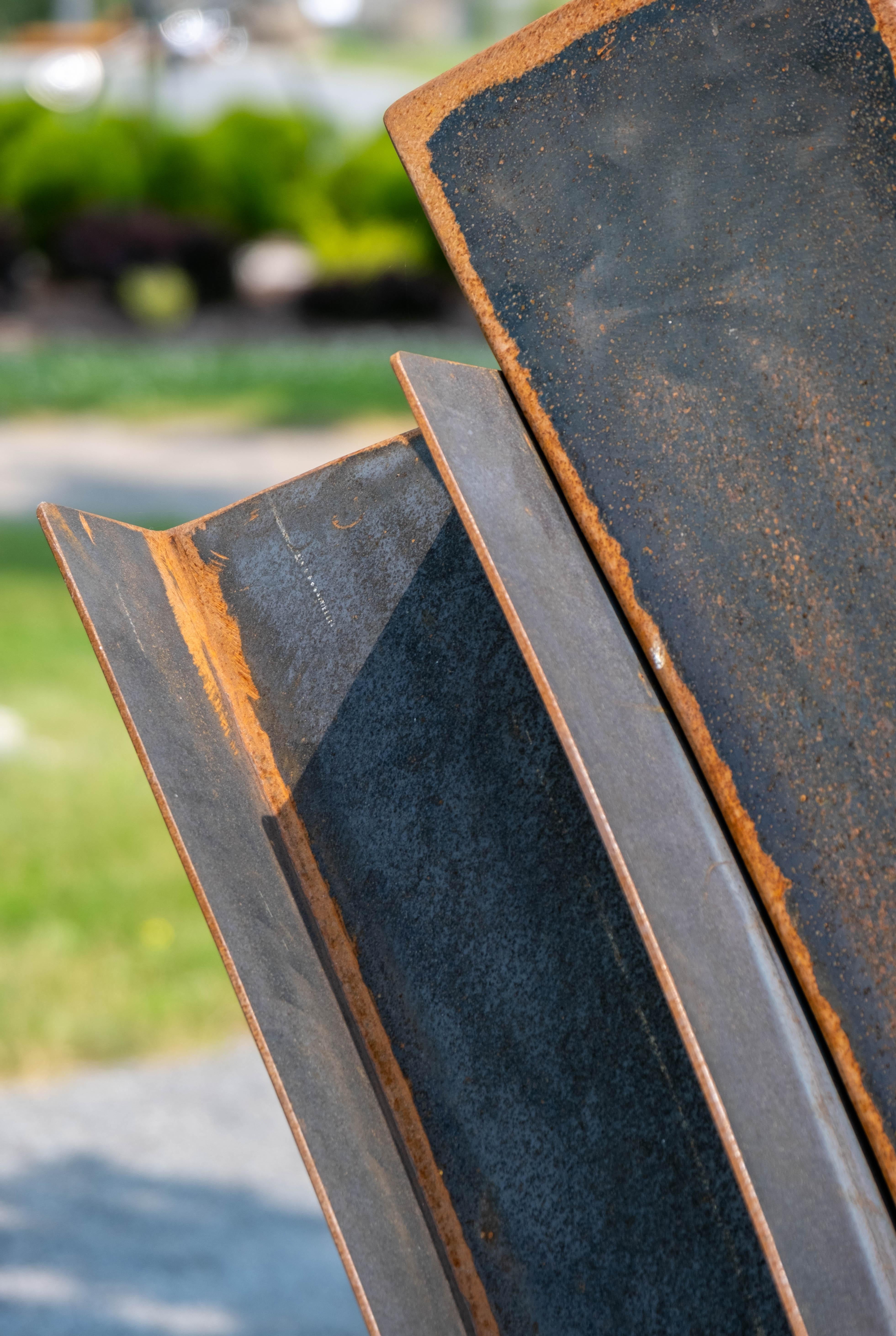Corpheum XVII - escultura contemporánea abstracta geométrica de acero corten para exteriores en venta 2