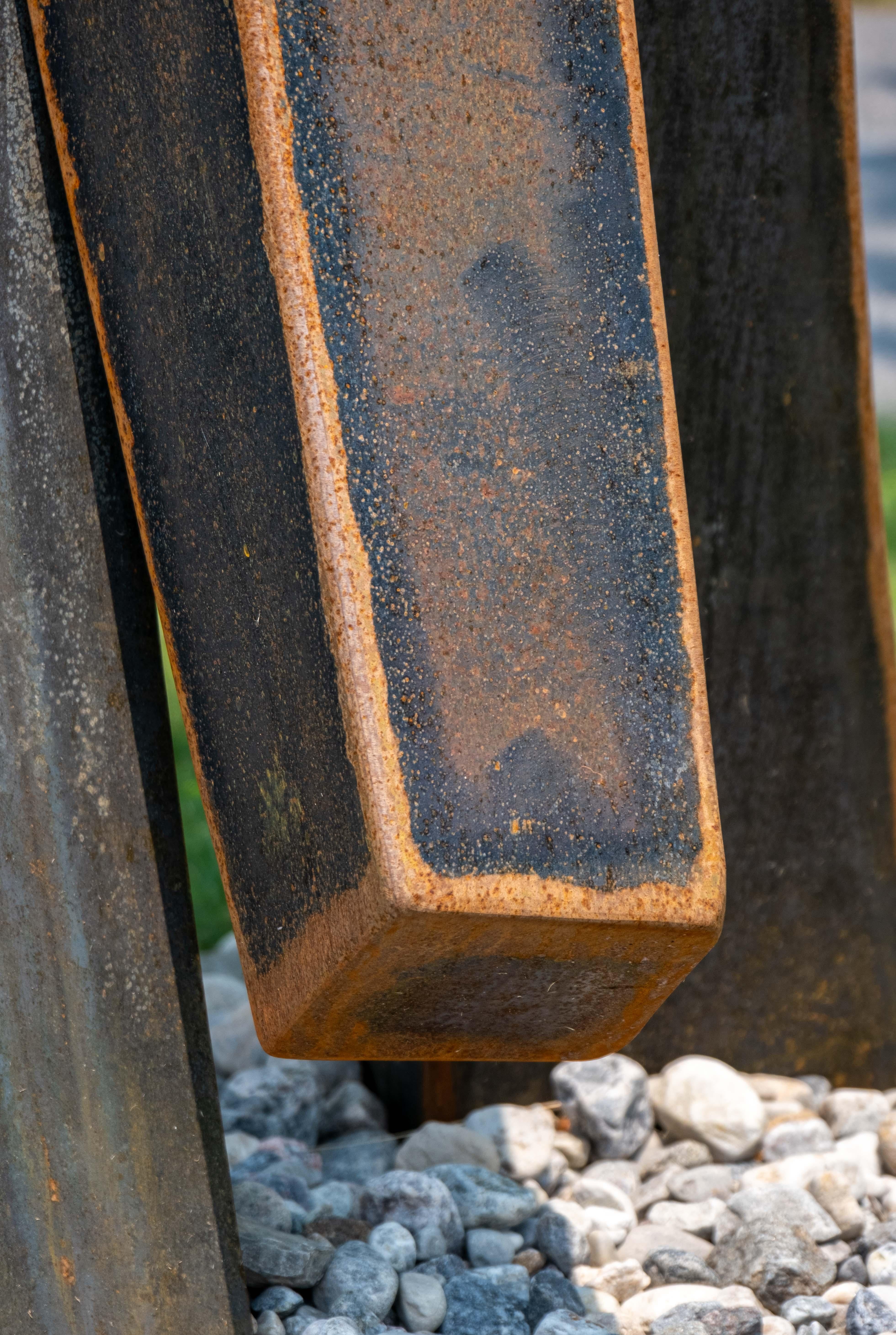 Corpheum XVII - escultura contemporánea abstracta geométrica de acero corten para exteriores en venta 3
