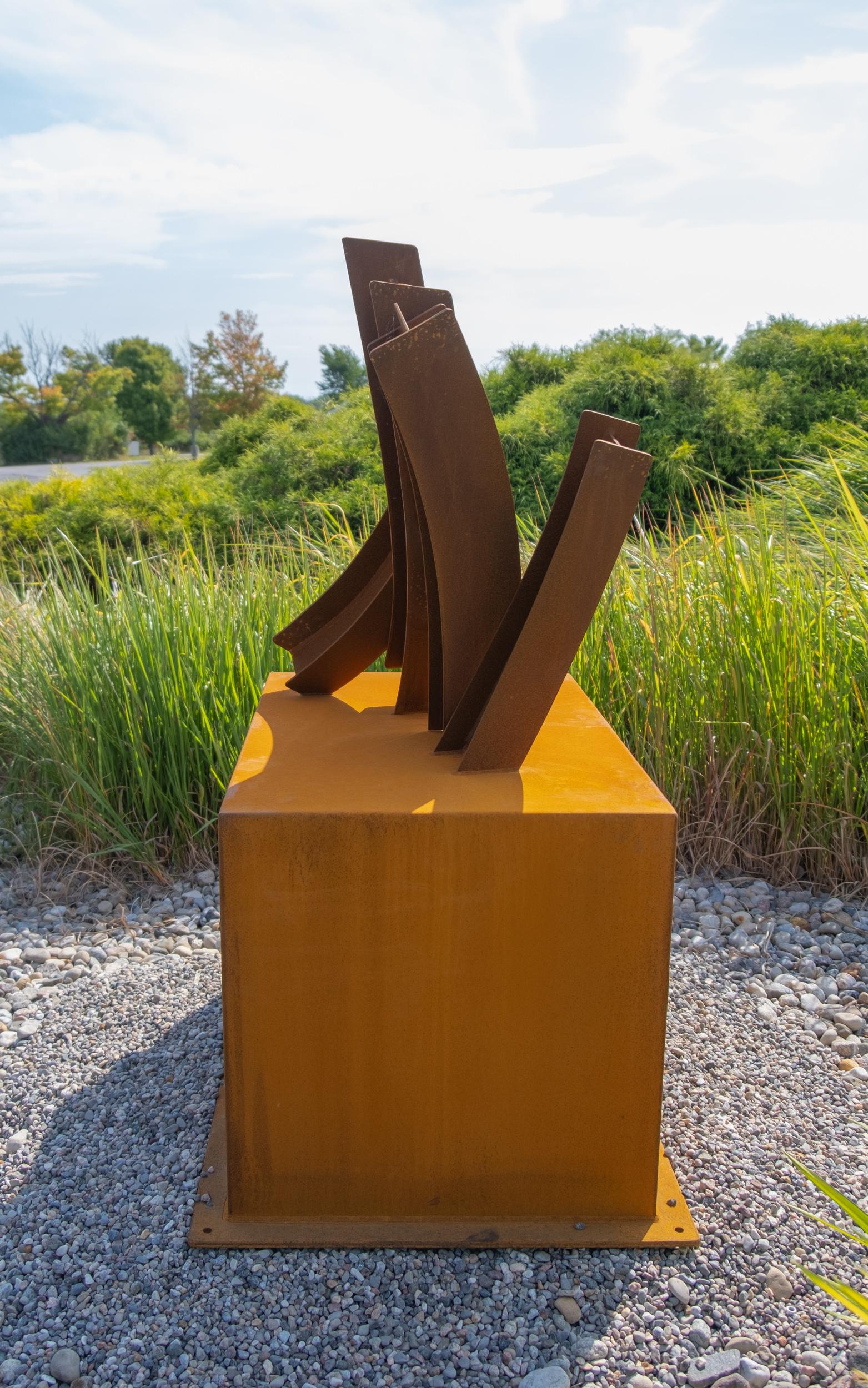 Divergence II - scultura moderna, astratta, geometrica, in acciaio corten per esterni in vendita 6