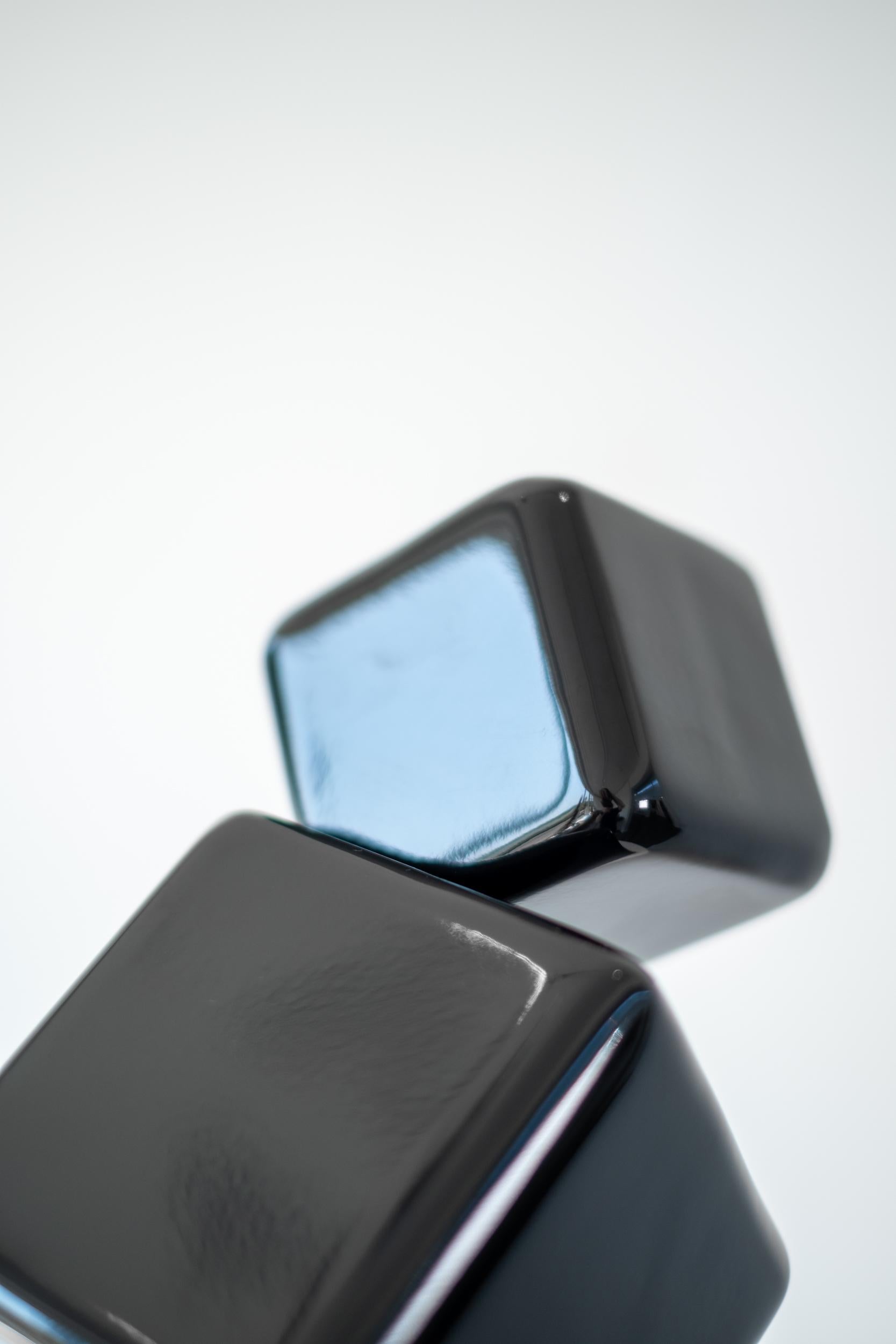 Effervescence Black VIII – geometrische, abstrakte, pulverbeschichtete Stahlskulptur im Angebot 3