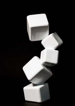 Effervescence White VI – geometrische, abstrakte, pulverbeschichtete Stahlskulptur