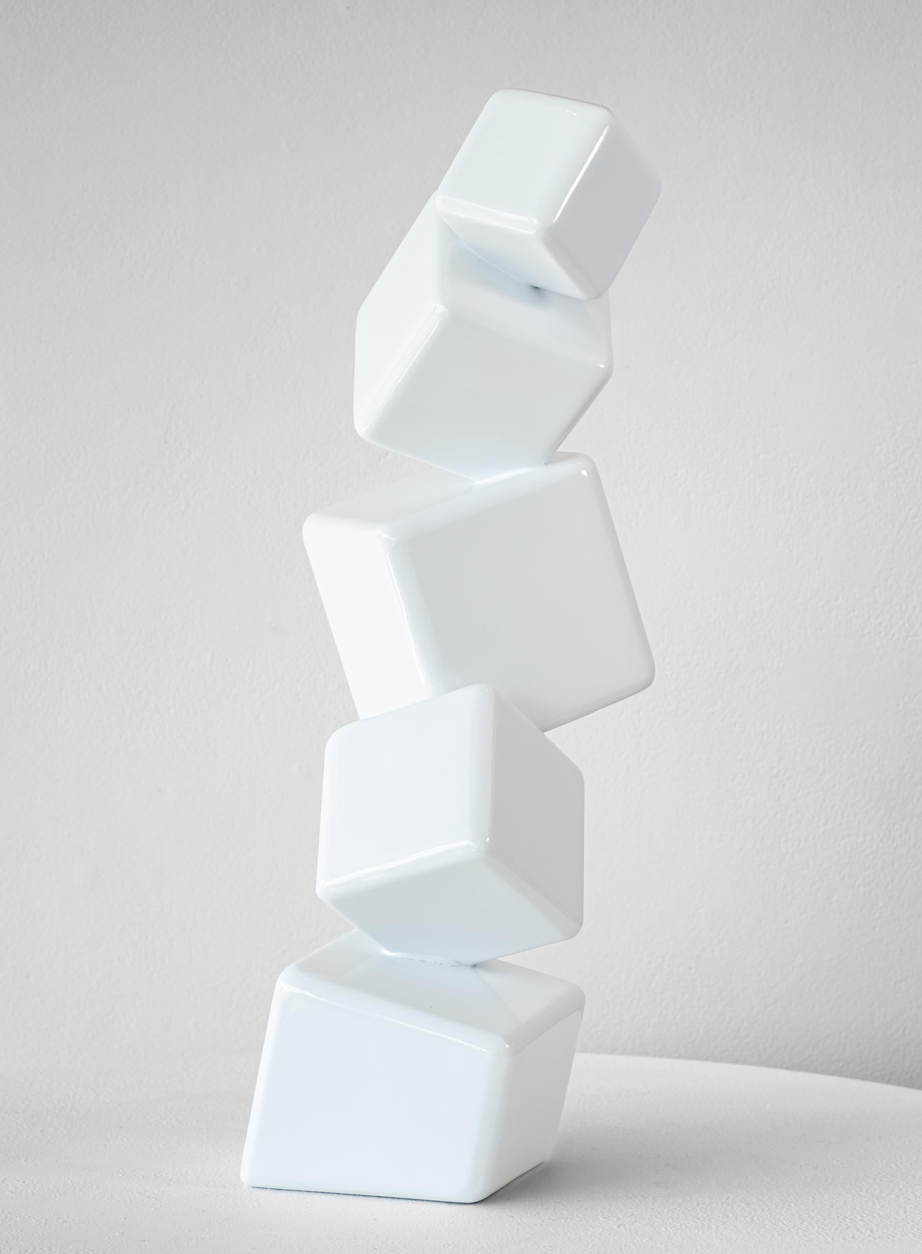 Effervescence White VII – geometrische, abstrakte, pulverbeschichtete Stahlskulptur im Angebot 1