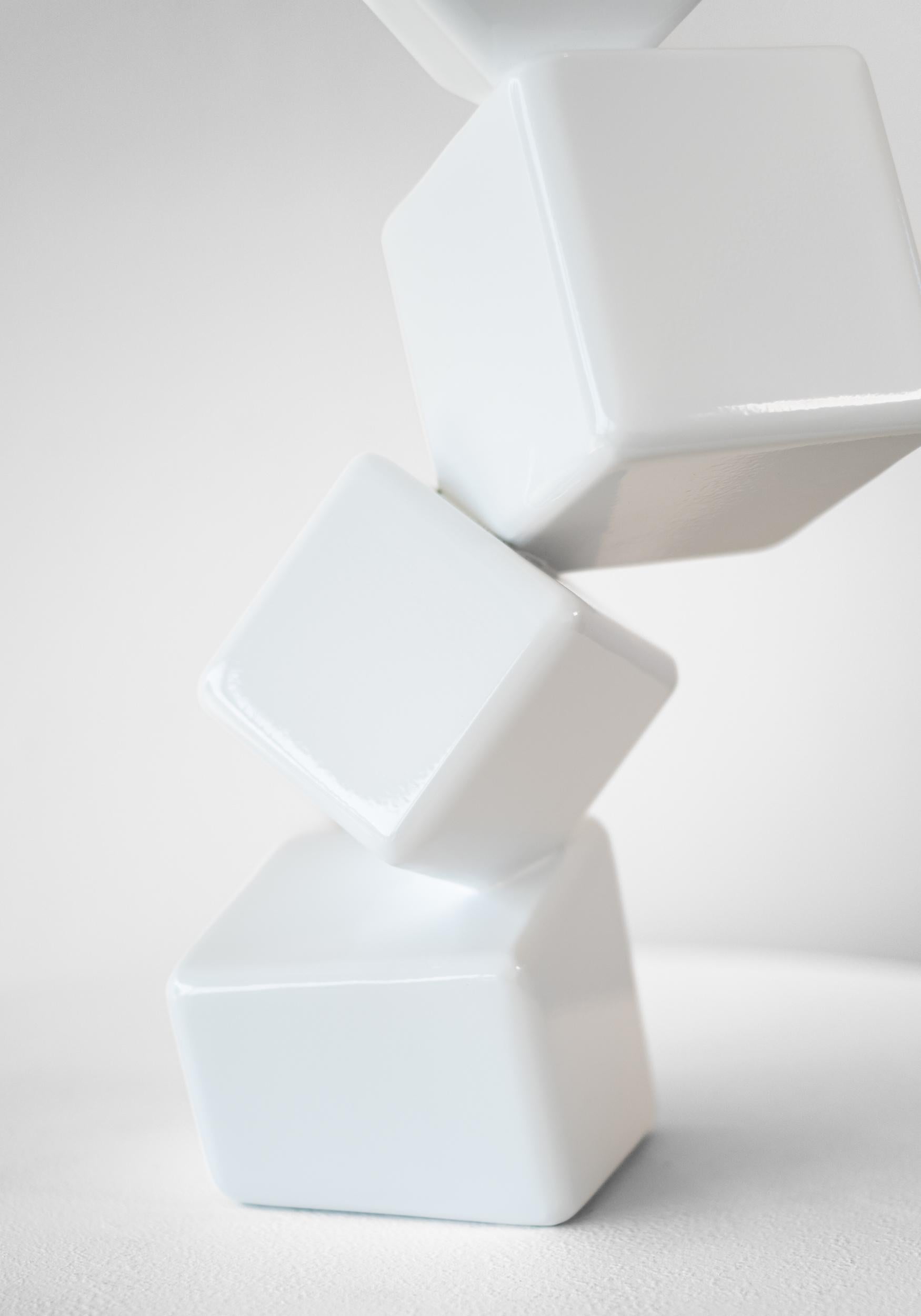 Effervescence White VII – geometrische, abstrakte, pulverbeschichtete Stahlskulptur im Angebot 2