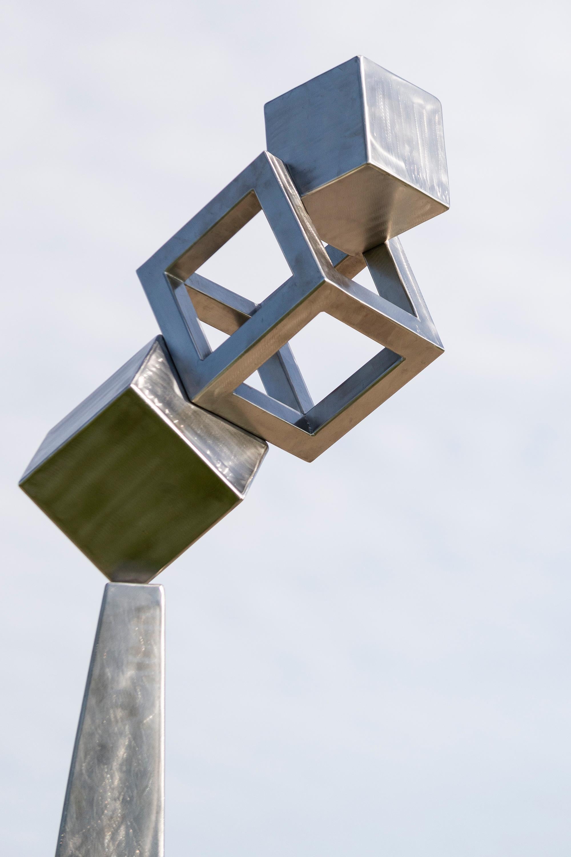Questa sorprendente scultura è opera di Claude Millette, noto per la creazione di opere d'arte moderna uniche e distinte. Lo scultore del Quebec predilige l'uso dell'acciaio inossidabile lucidato: questo pezzo, chiamato le capteur (in francese
