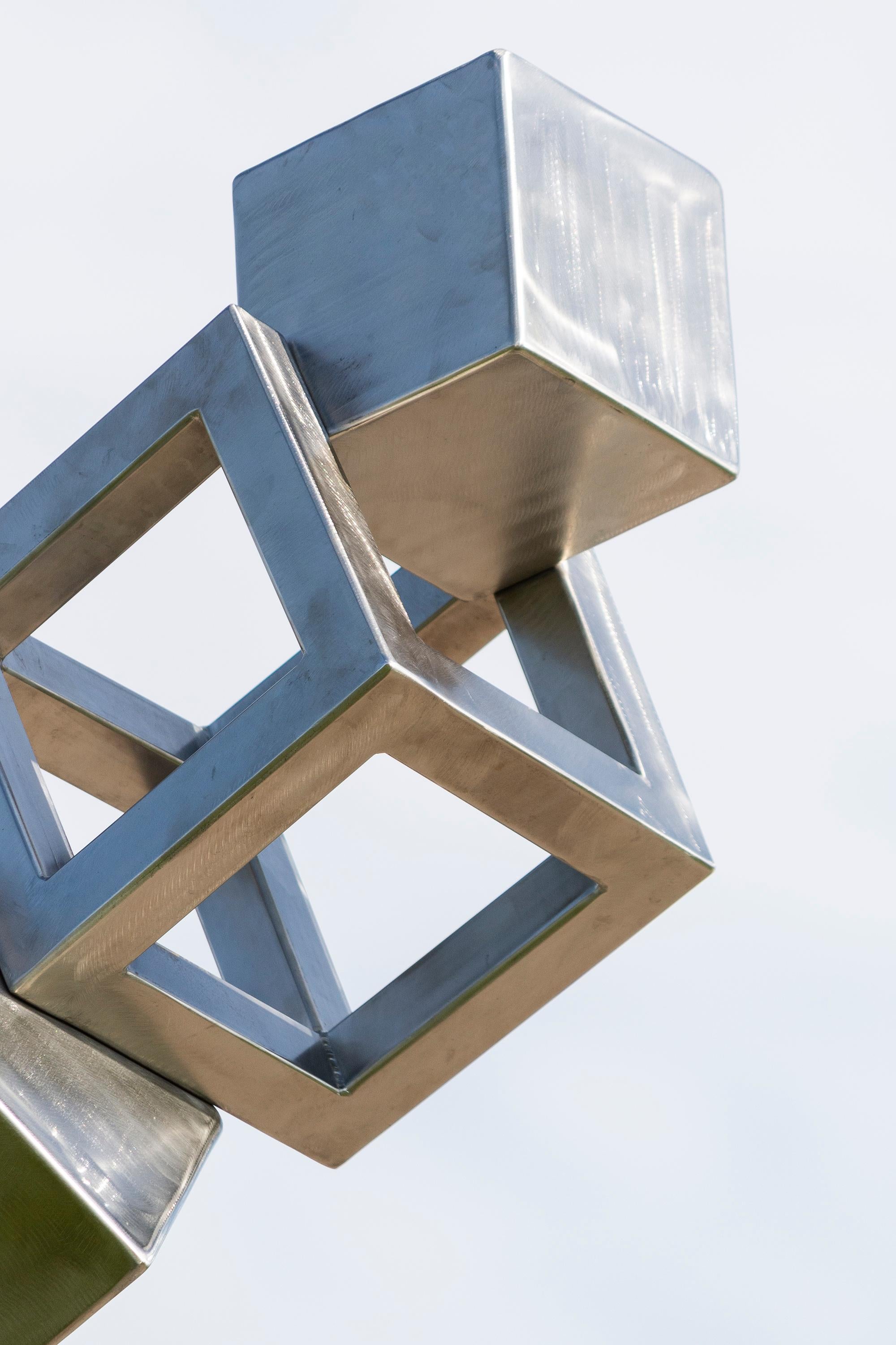 Le Capteur (Il Sensore) - scultura astratta, geometrica, in acciaio inox per esterni in vendita 1