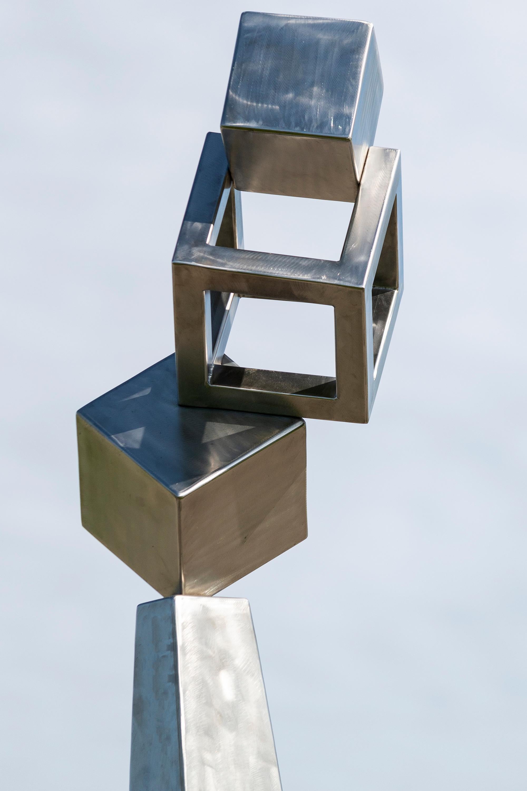 Le Capteur (Il Sensore) - scultura astratta, geometrica, in acciaio inox per esterni in vendita 3