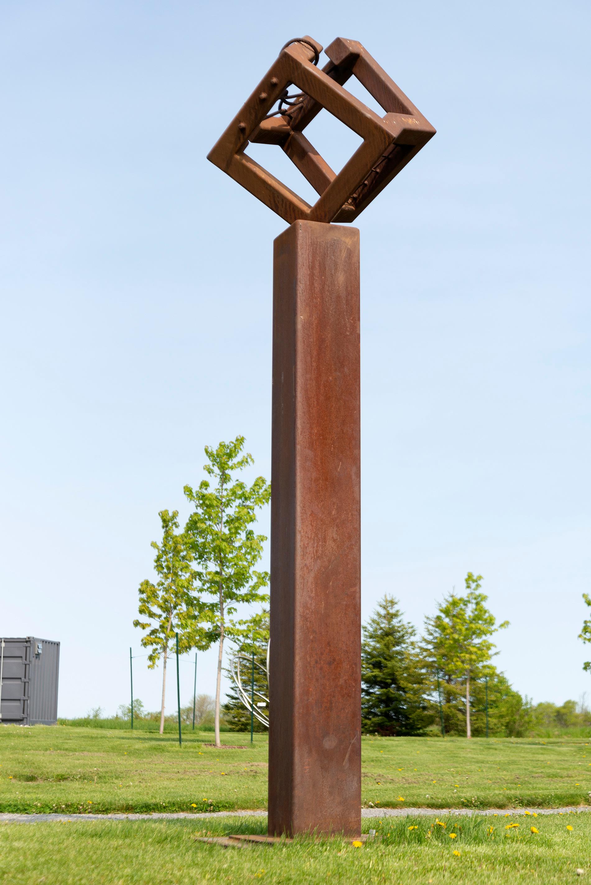 Prehension - hohe, große, geometrische, abstrakte Skulptur aus Cortenstahl für den Außenbereich im Angebot 2