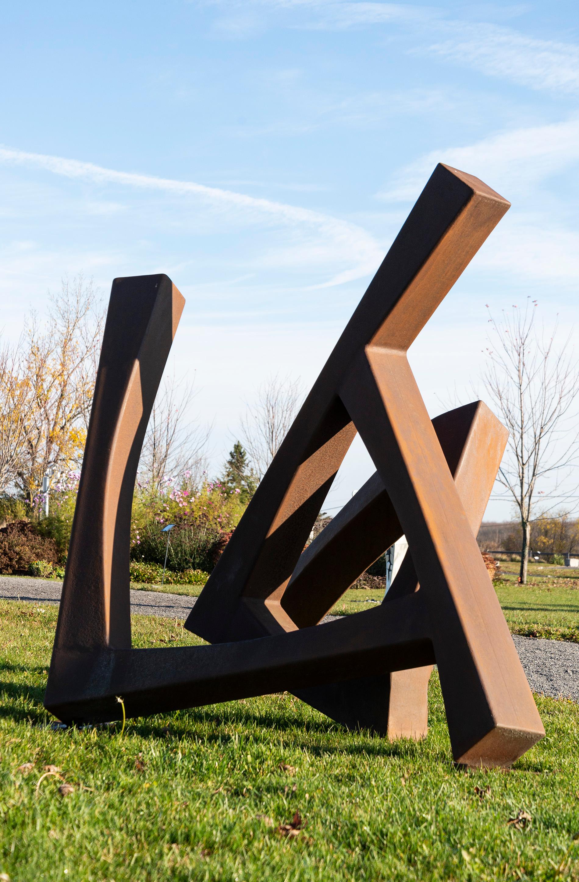 Trajectory No 7 – große, geometrische, abstrakte, Corten-Stahlskulptur für den Außenbereich (Zeitgenössisch), Sculpture, von Claude Millette