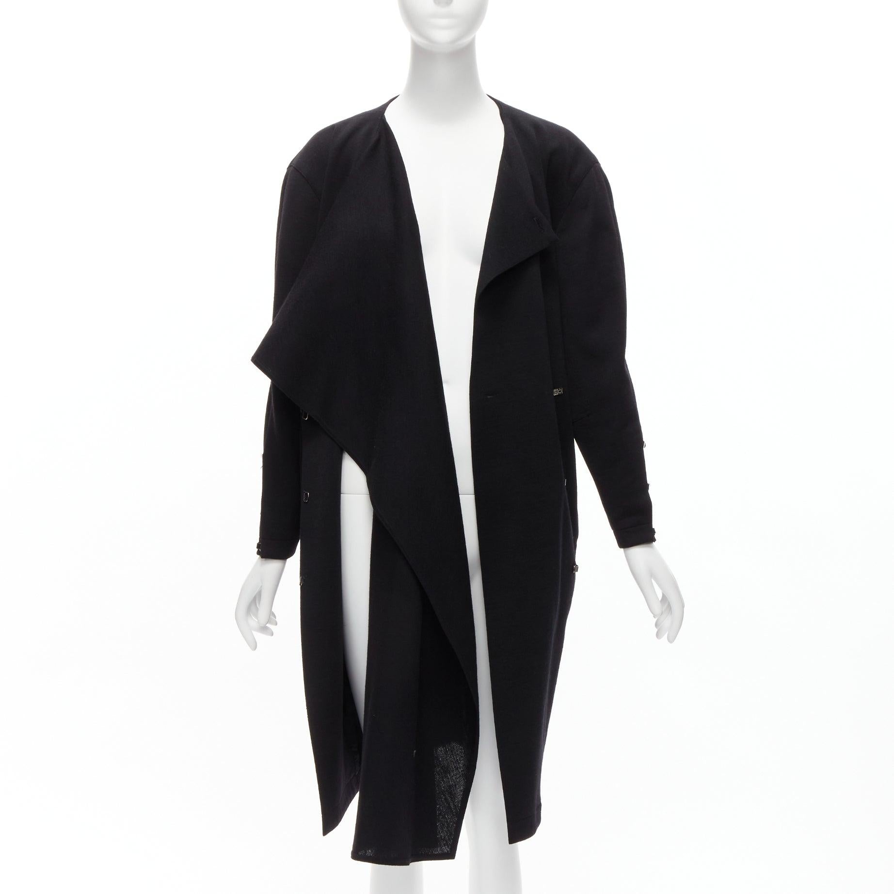 CLAUDE MONTANA 1980s Vintage black wool scarf collar toggle coat IT9A3 S
Reference: TGAS/D00405
Brand: Claude Montana
Collection: 1980's
Material: Wool
Color: Black
Pattern: Solid
Closure: Hook & Bar
Lining: Black Fabric
Extra Details: Big shoulder